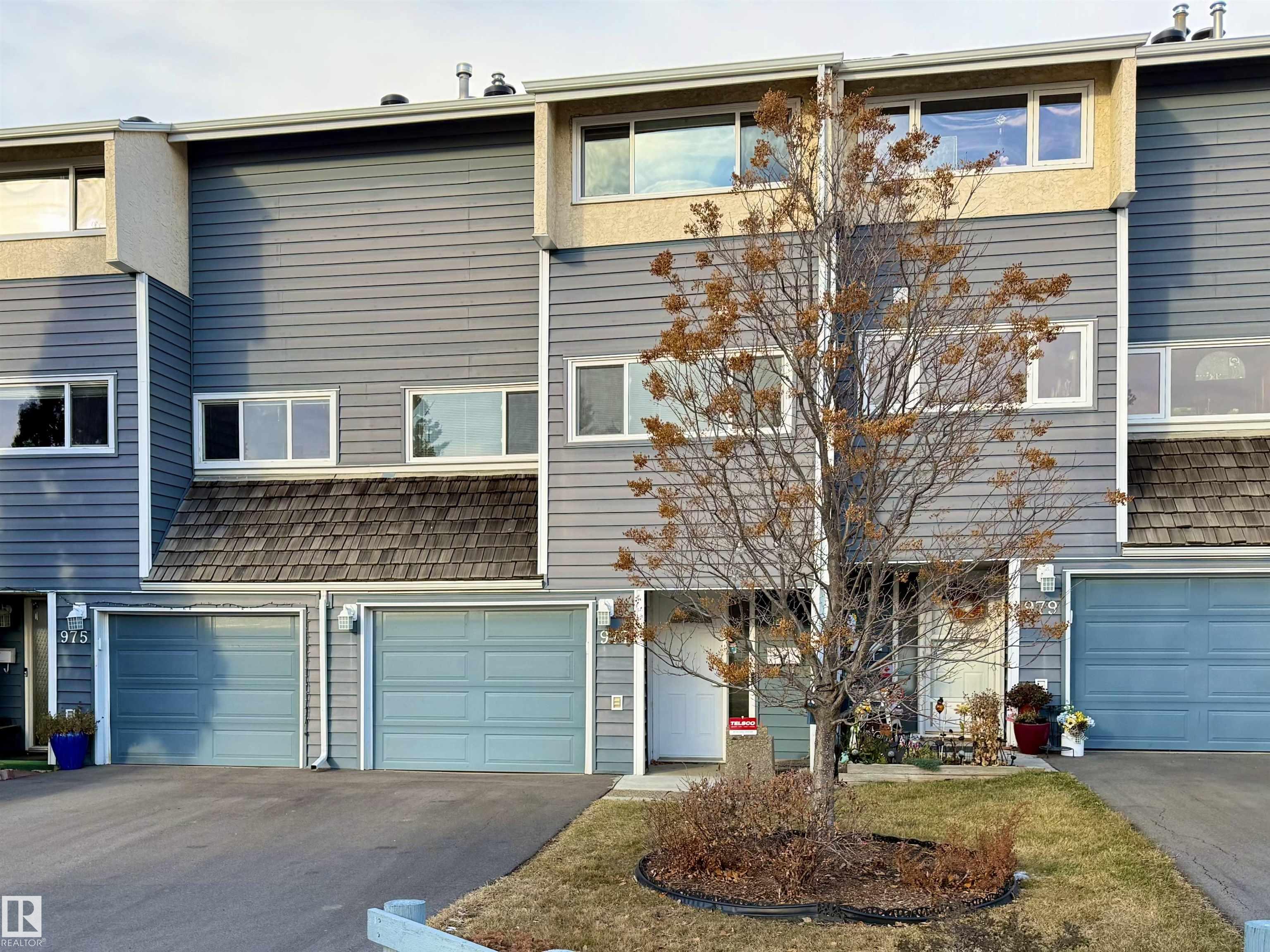 Photo 2 at 977 Millbourne Road E NW, Michaels Park, Edmonton