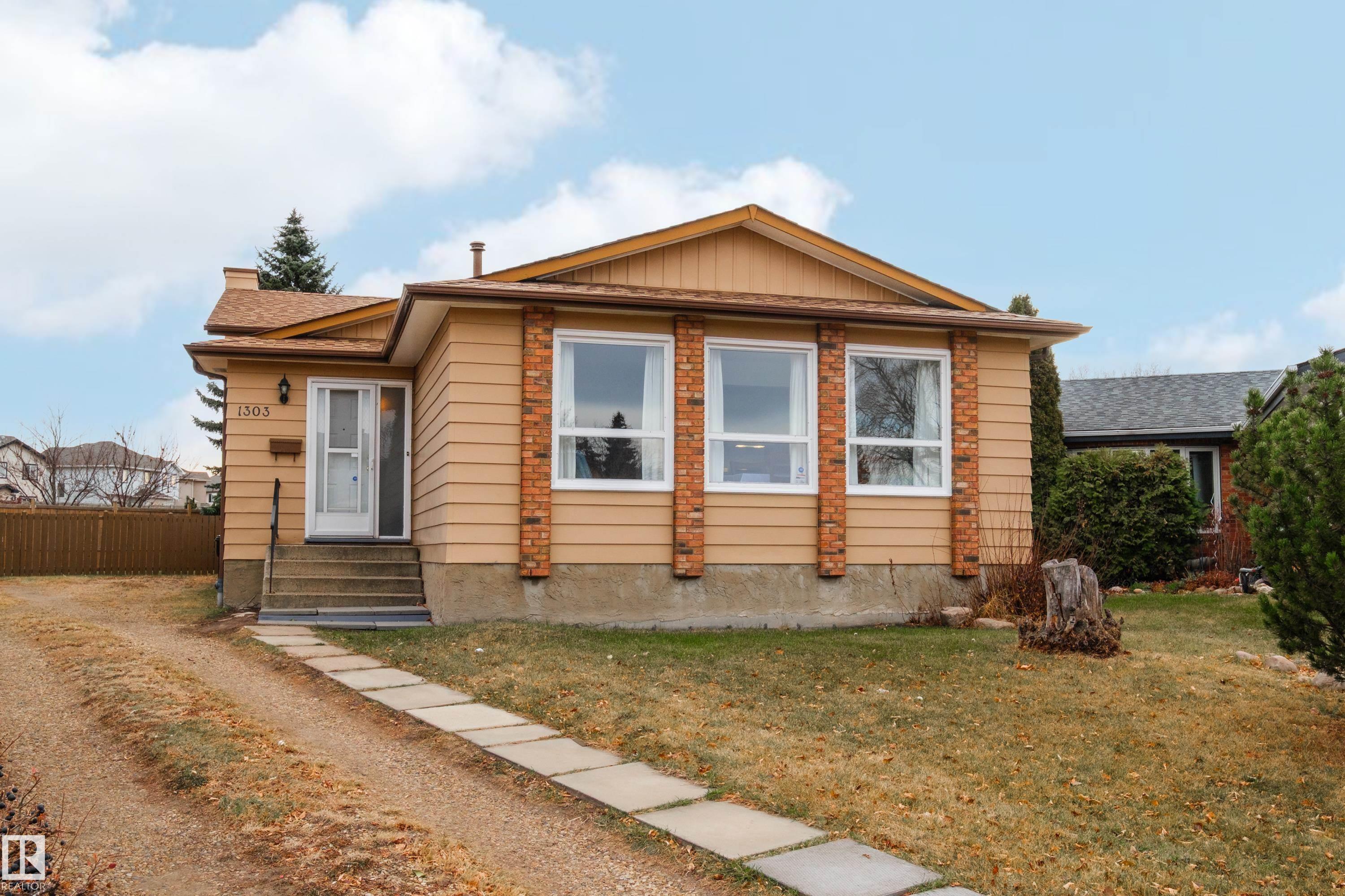 1303 35 Street NW, Crawford Plains, Edmonton 