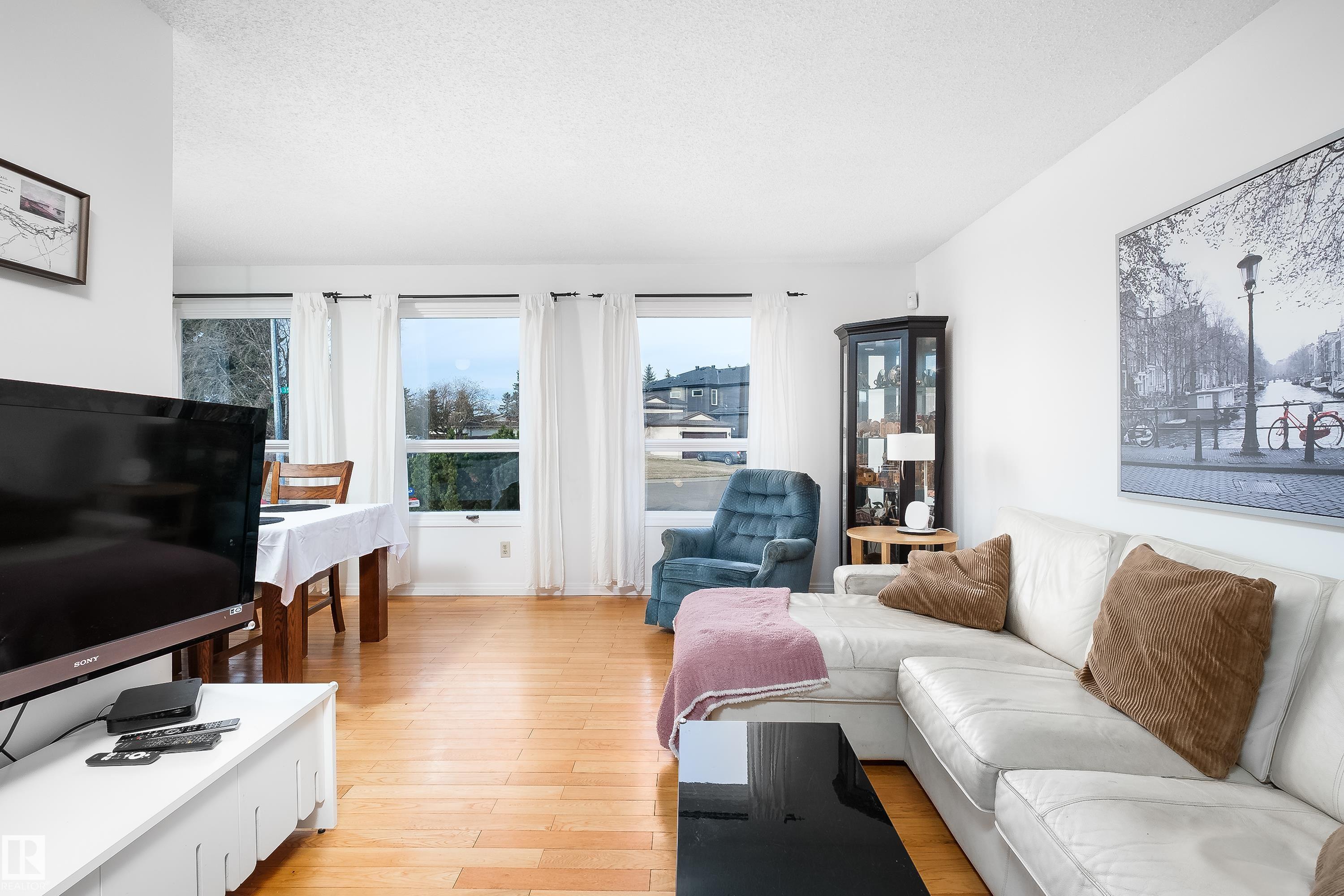 Photo 15 at 1303 35 Street NW, Crawford Plains, Edmonton