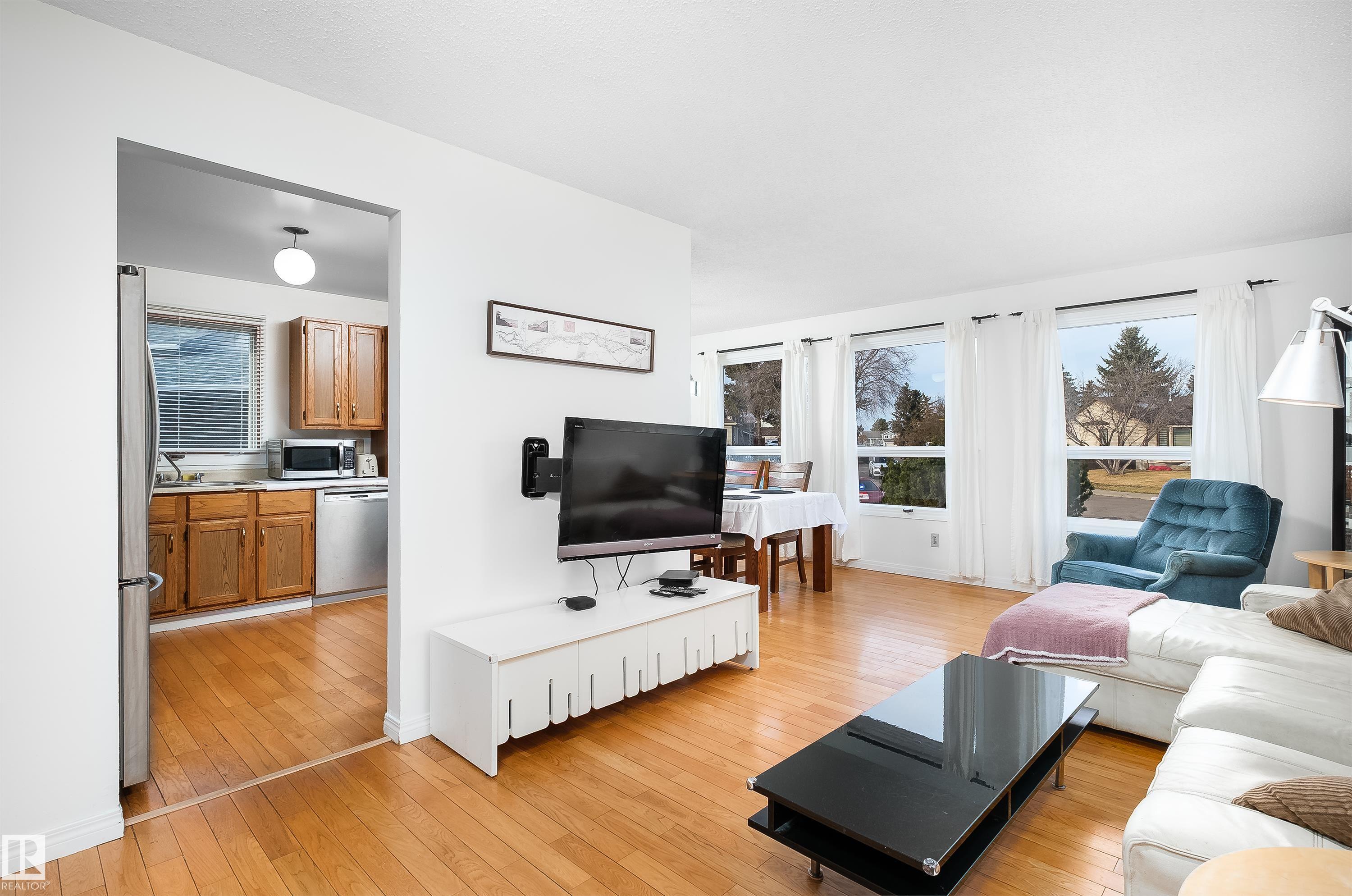 Photo 16 at 1303 35 Street NW, Crawford Plains, Edmonton