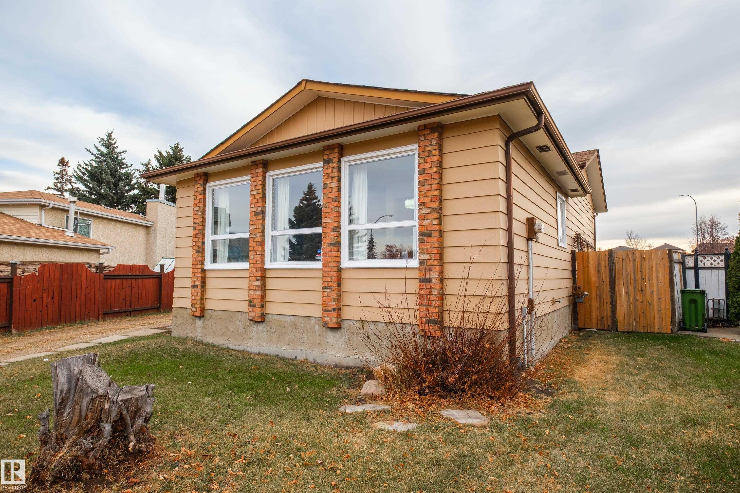 Photo 3 at 1303 35 Street NW, Crawford Plains, Edmonton