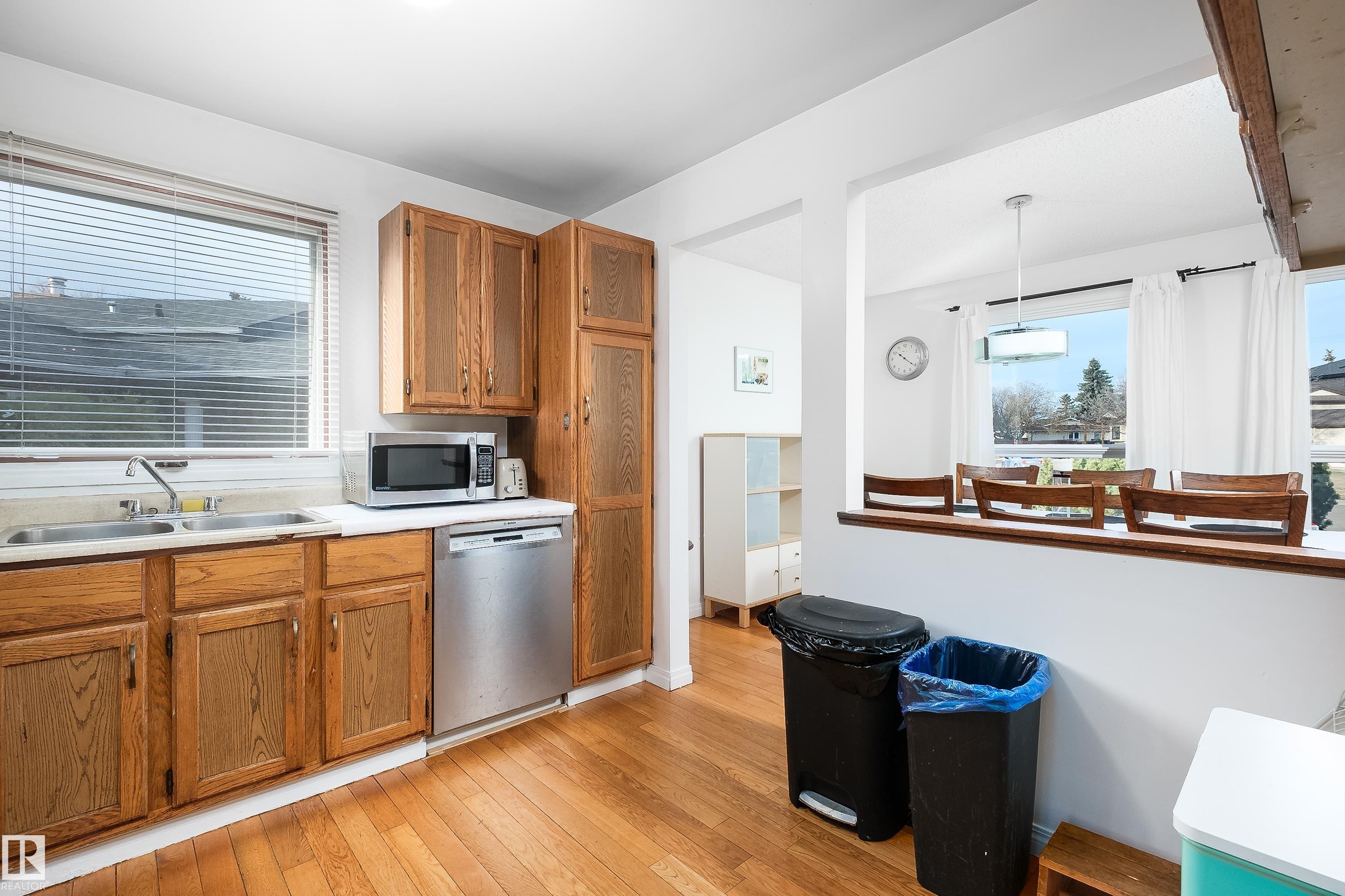 Photo 22 at 1303 35 Street NW, Crawford Plains, Edmonton