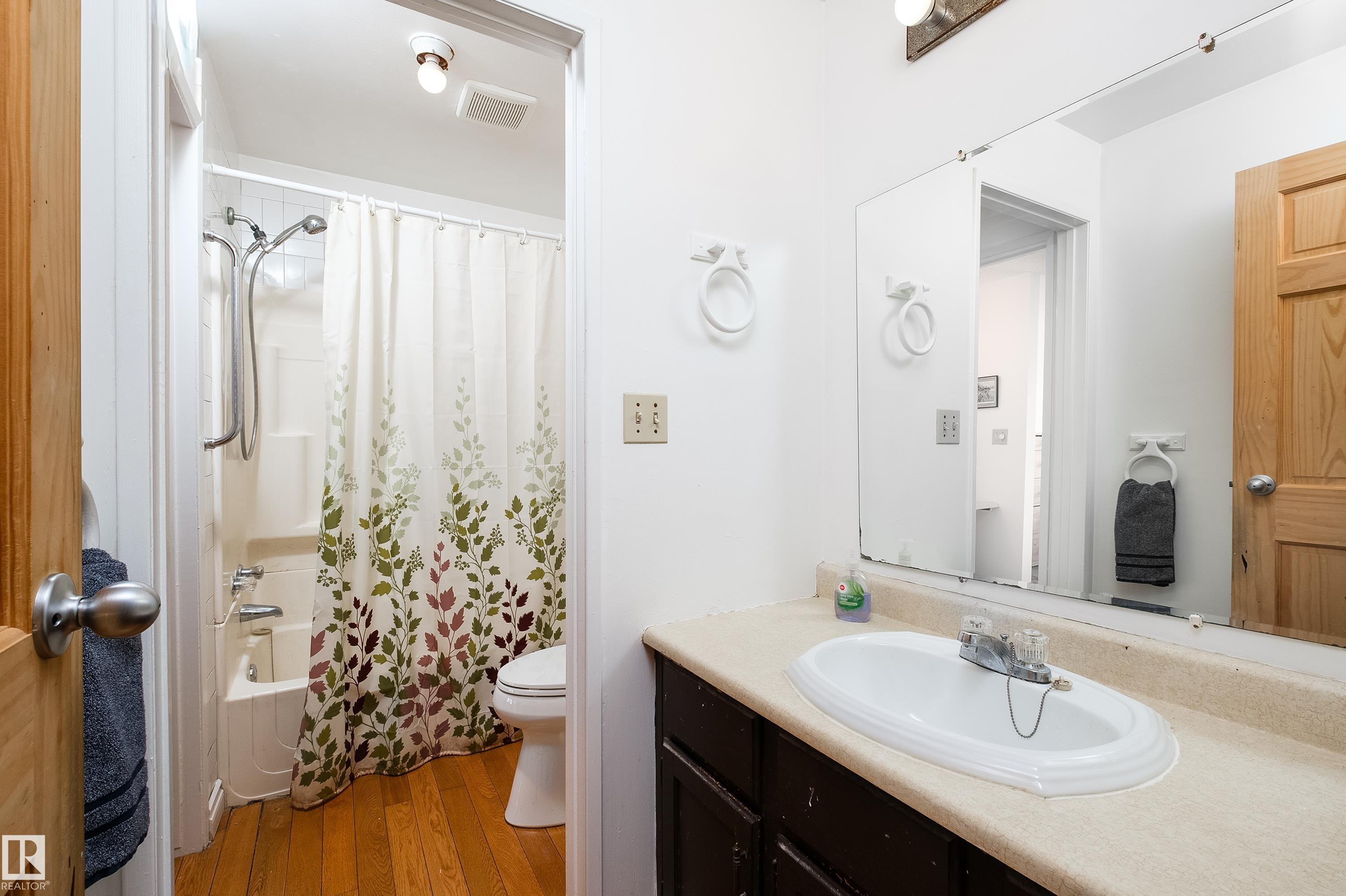 Photo 33 at 1303 35 Street NW, Crawford Plains, Edmonton