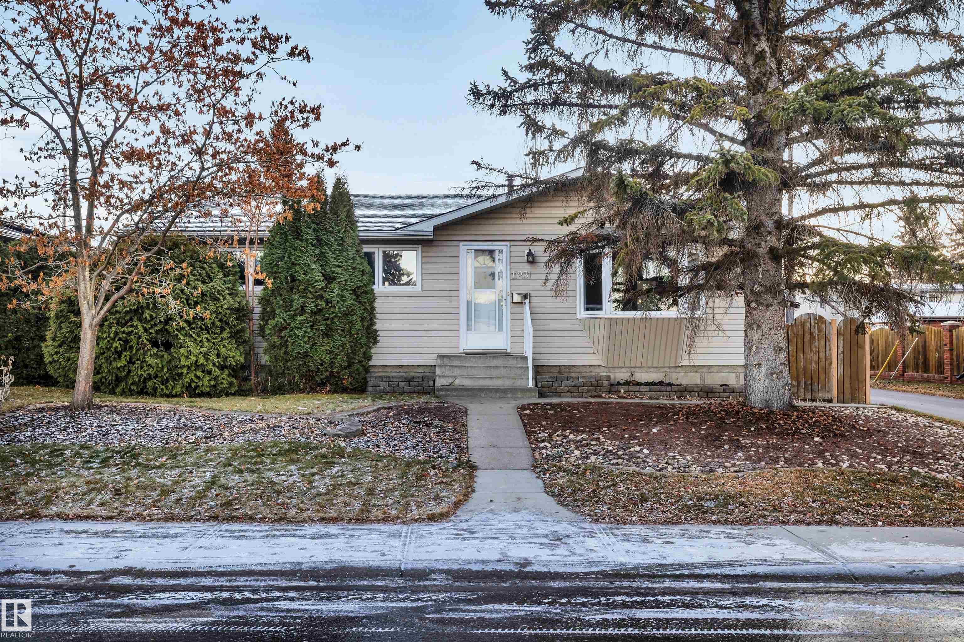 11231 41 Avenue NW, Royal Gardens, Edmonton
