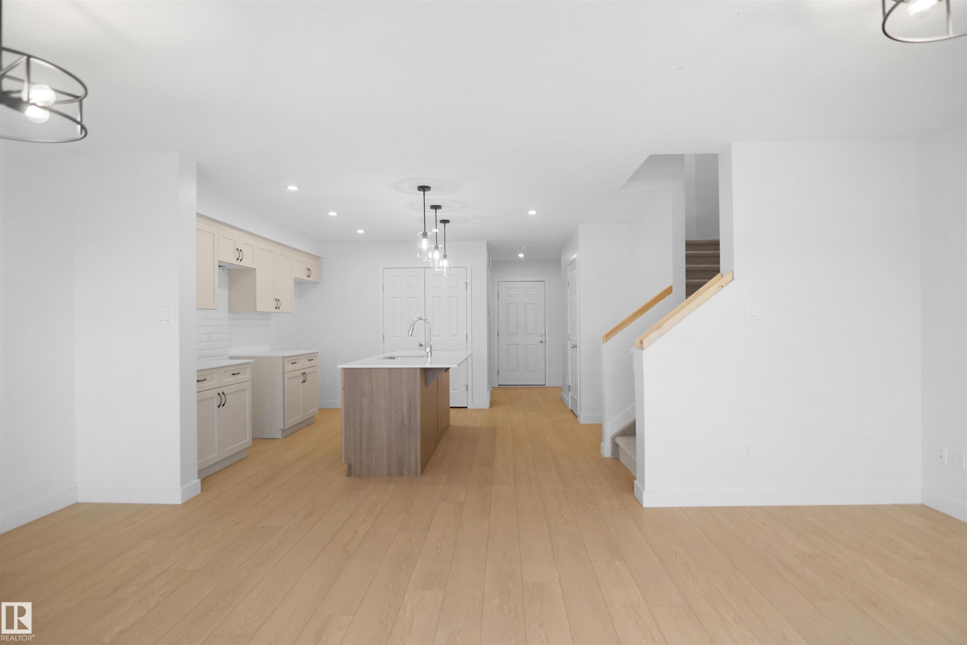 Picture for 608 176 AV NE