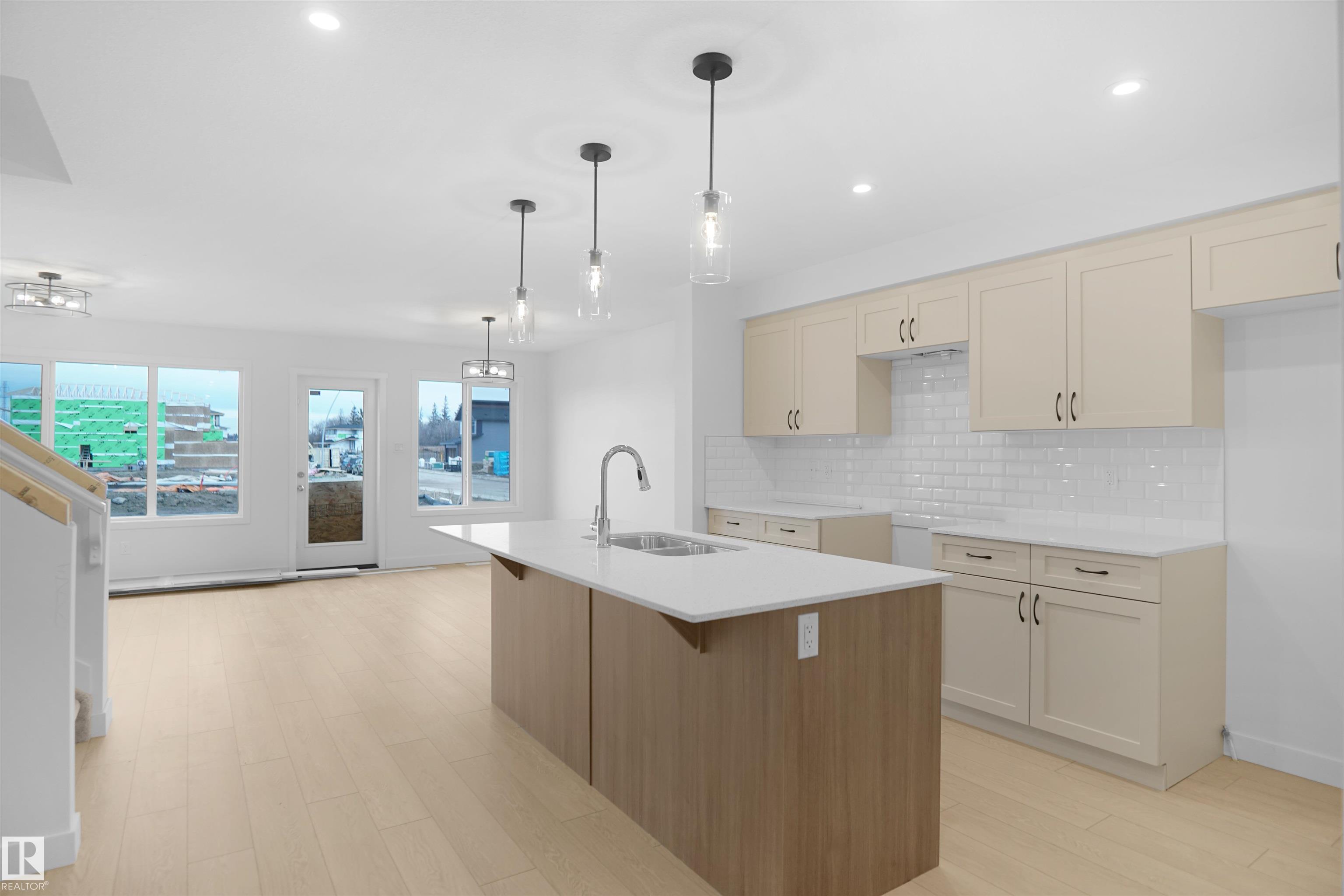 Picture for 608 176 AV NE