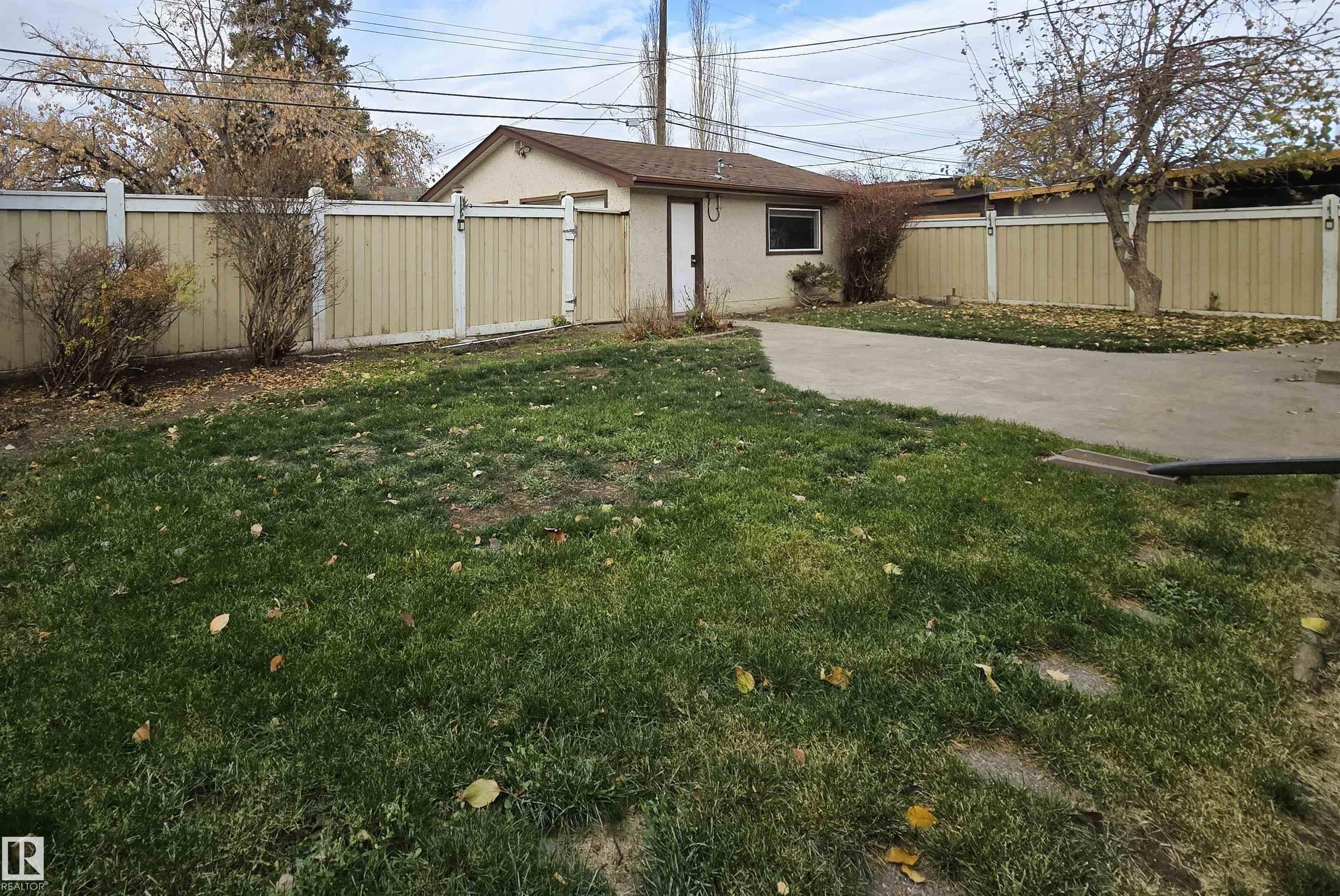 Picture for 8708 MEADOWLARK RD NW