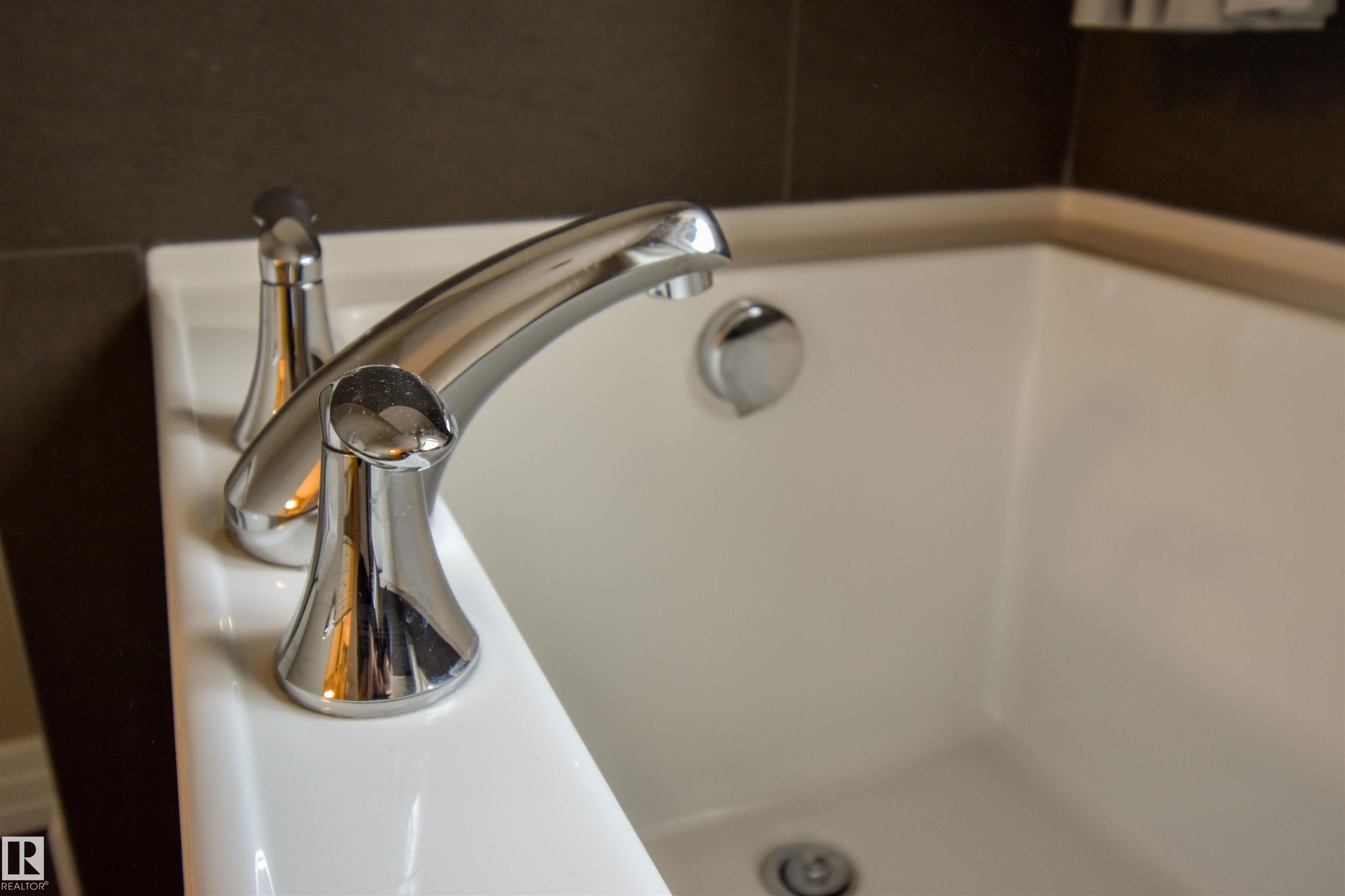 Photo 15 at 19 Meadowgrove Lane, McLaughlin, Spruce Grove