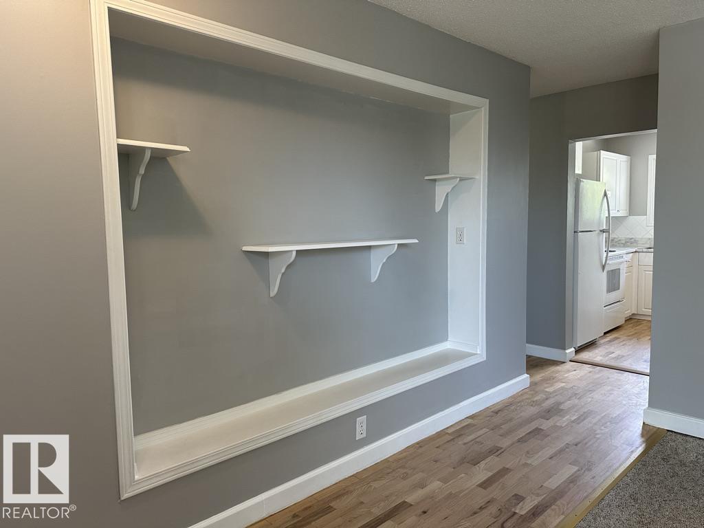 Picture for 9512/9514 128 AV NW