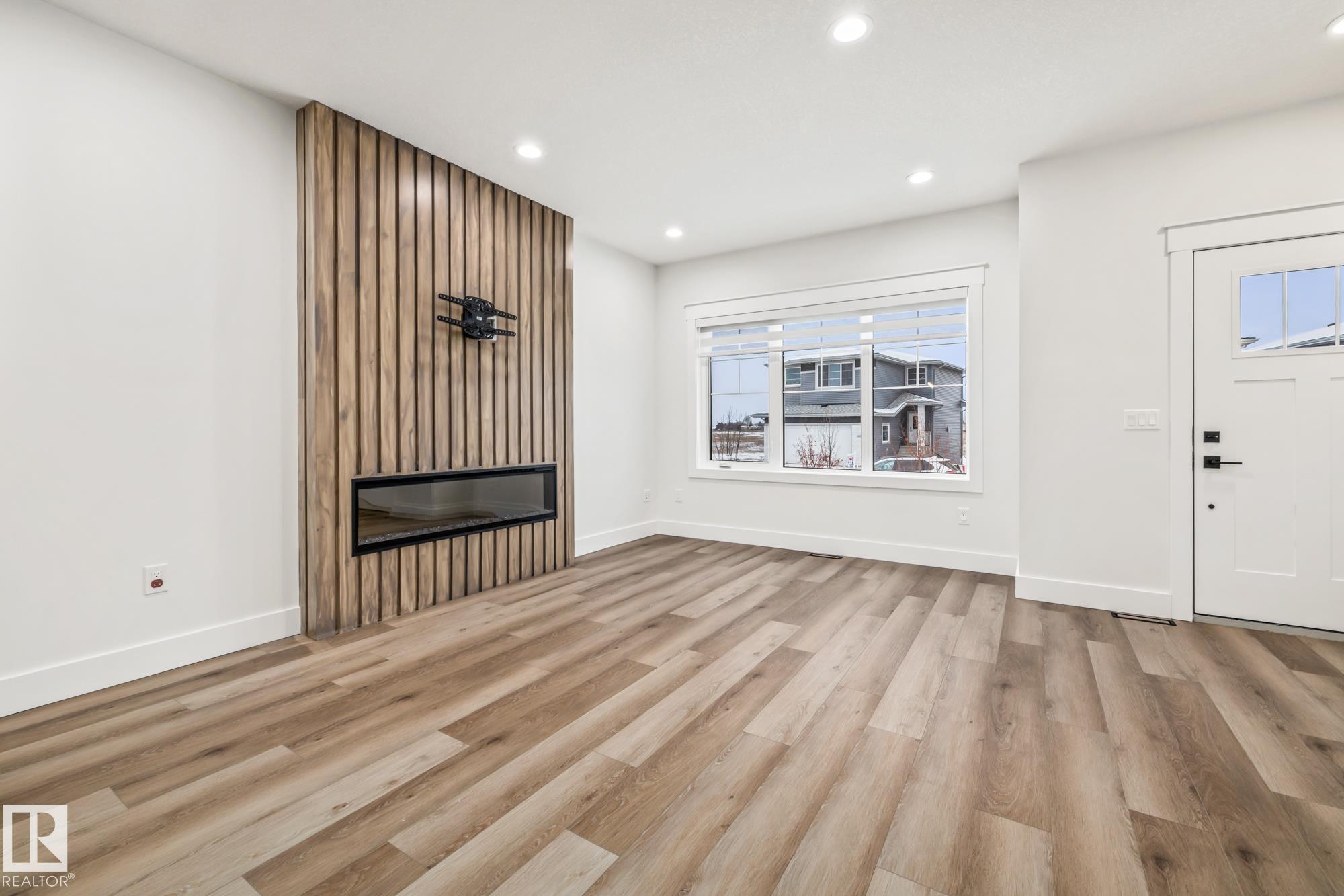 Photo 13 at 10225 92a Avenue, Morinville