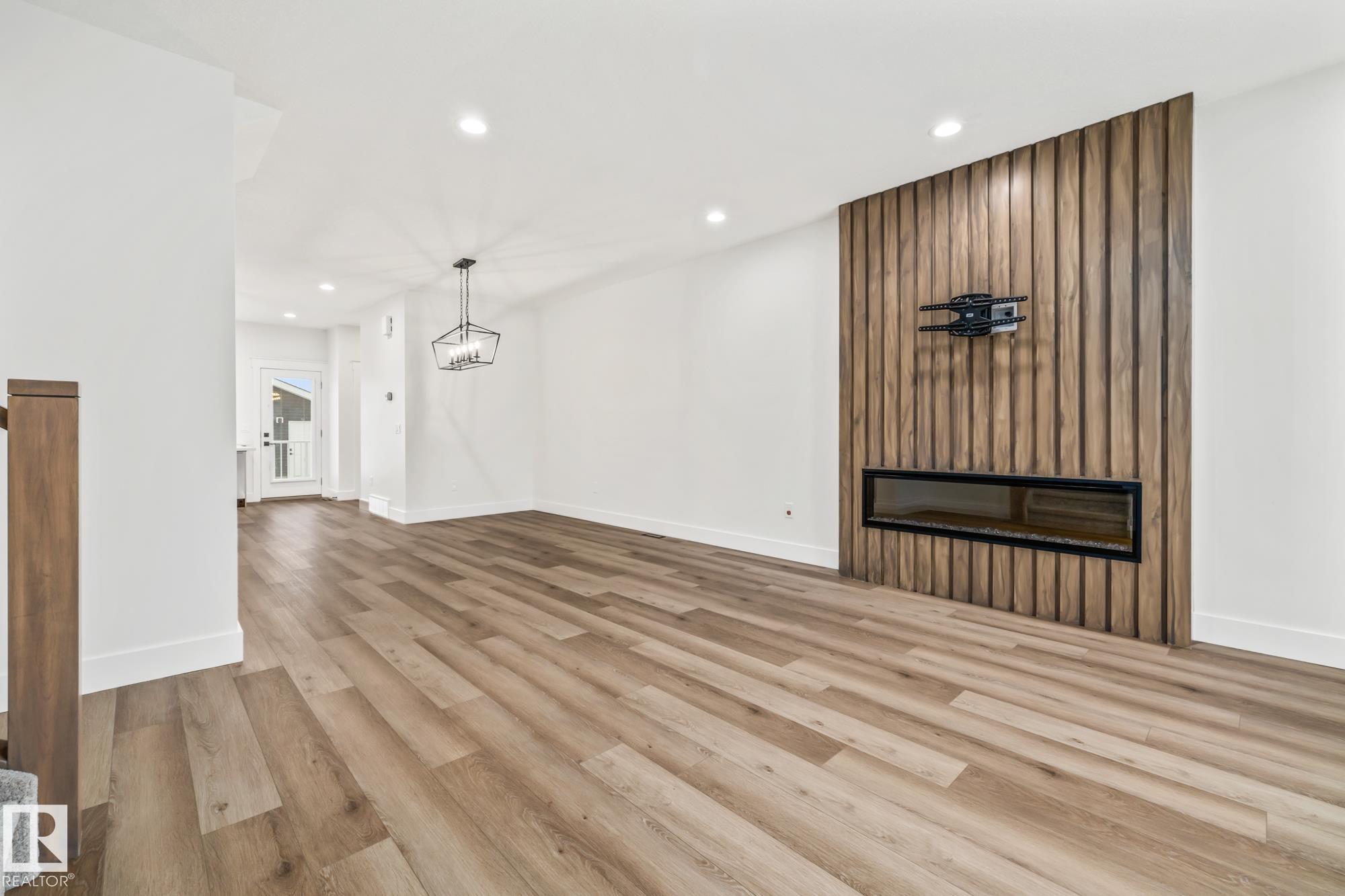 Photo 10 at 10225 92a Avenue, Morinville