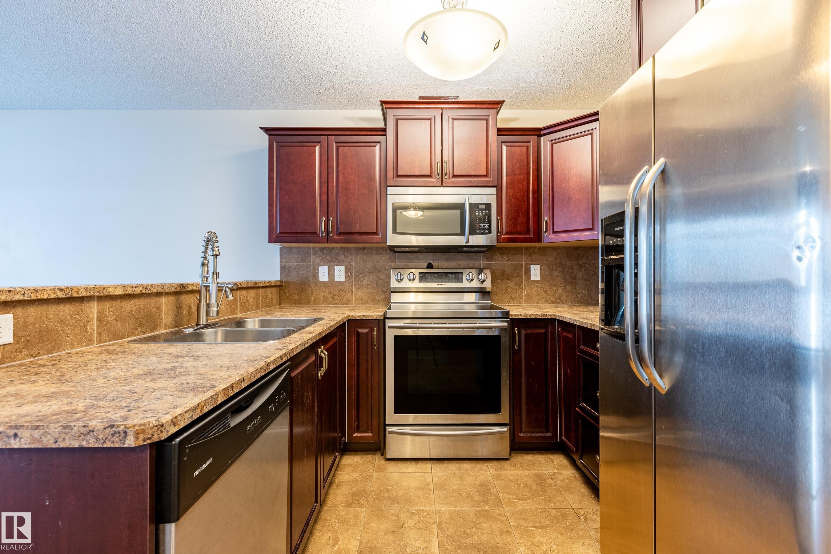 Photo 6 at 28 - 9511 102 Avenue, Morinville