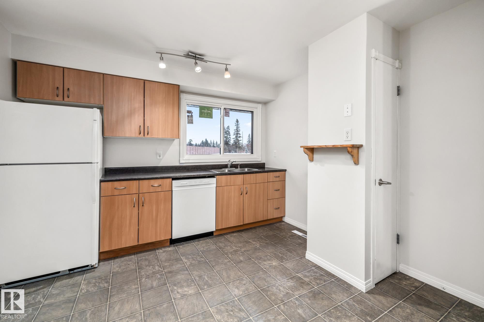 Picture for 145B ROYAL RD NW