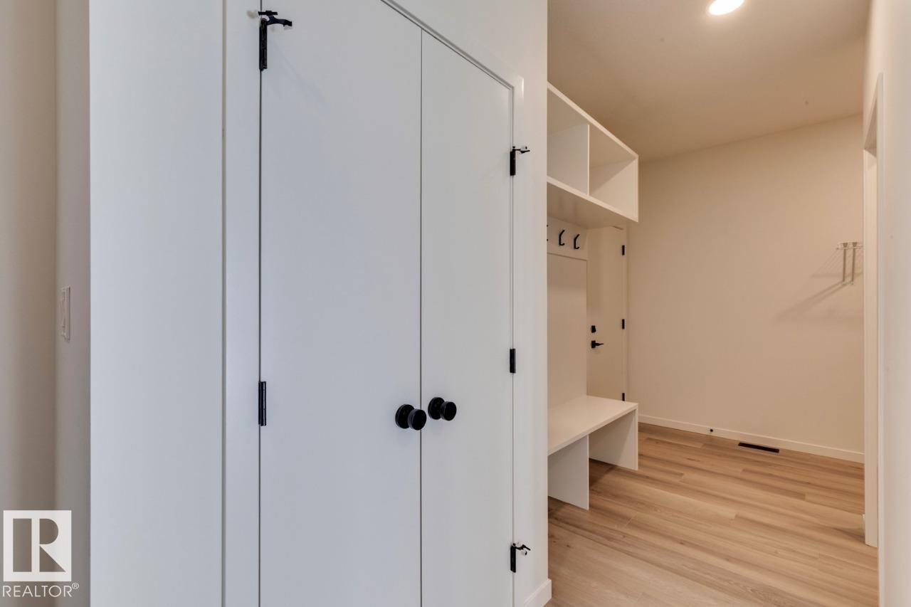 Picture for 22915 80 AV NW