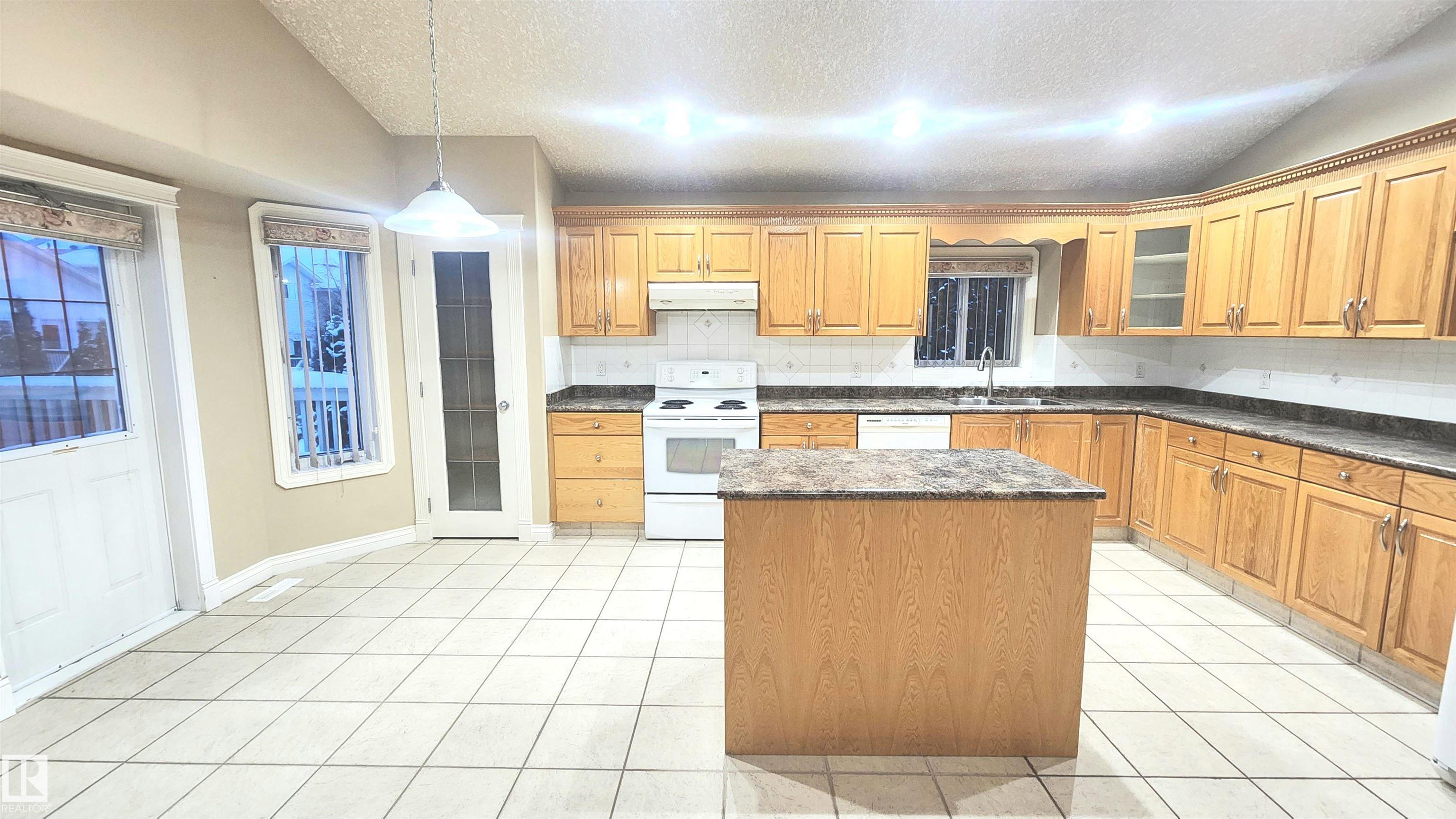 Picture for 16432 88 ST NW