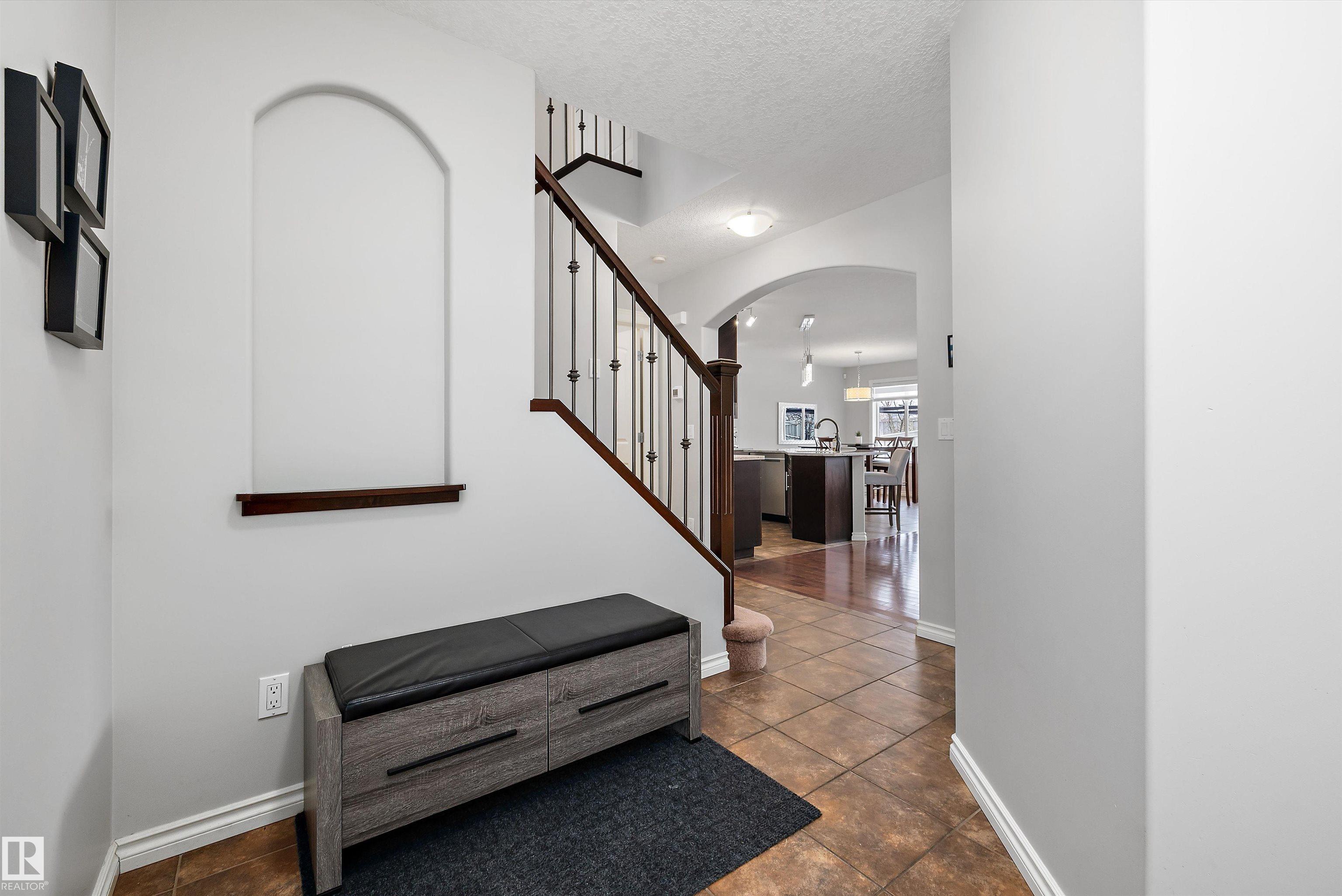 Picture for 205 MACEWAN RD SW