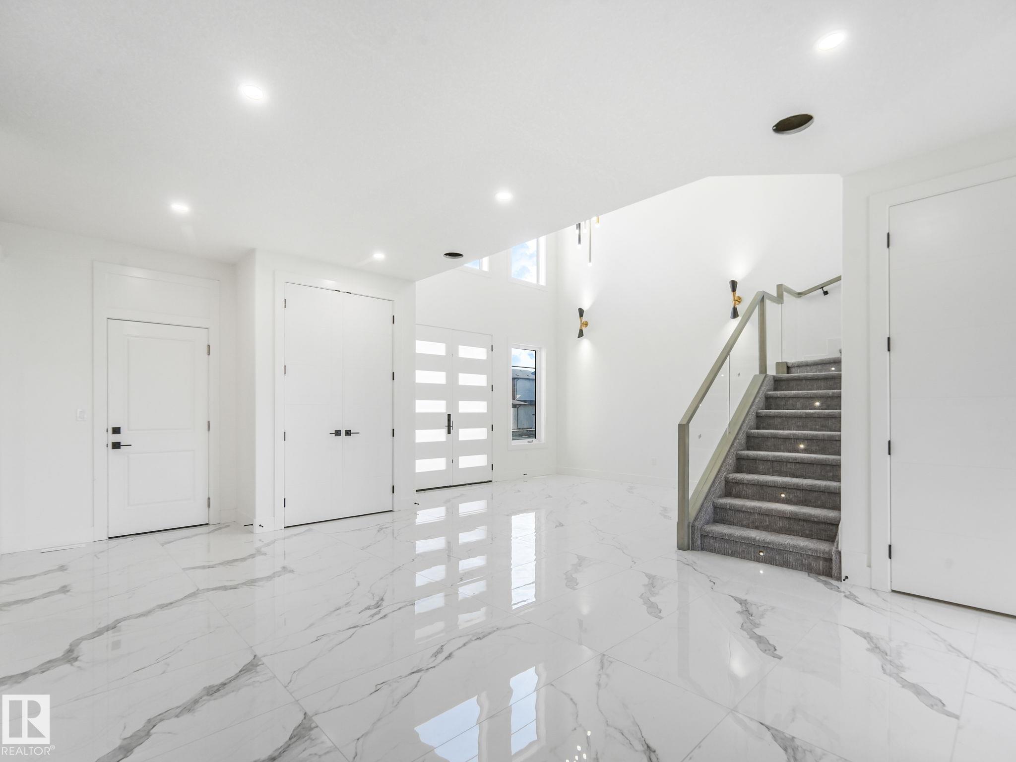 Picture for 715 165 AV NE