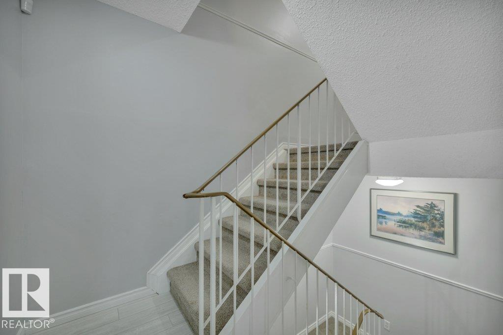 Photo 13 at 322 Willow Court NW, Lymburn, Edmonton