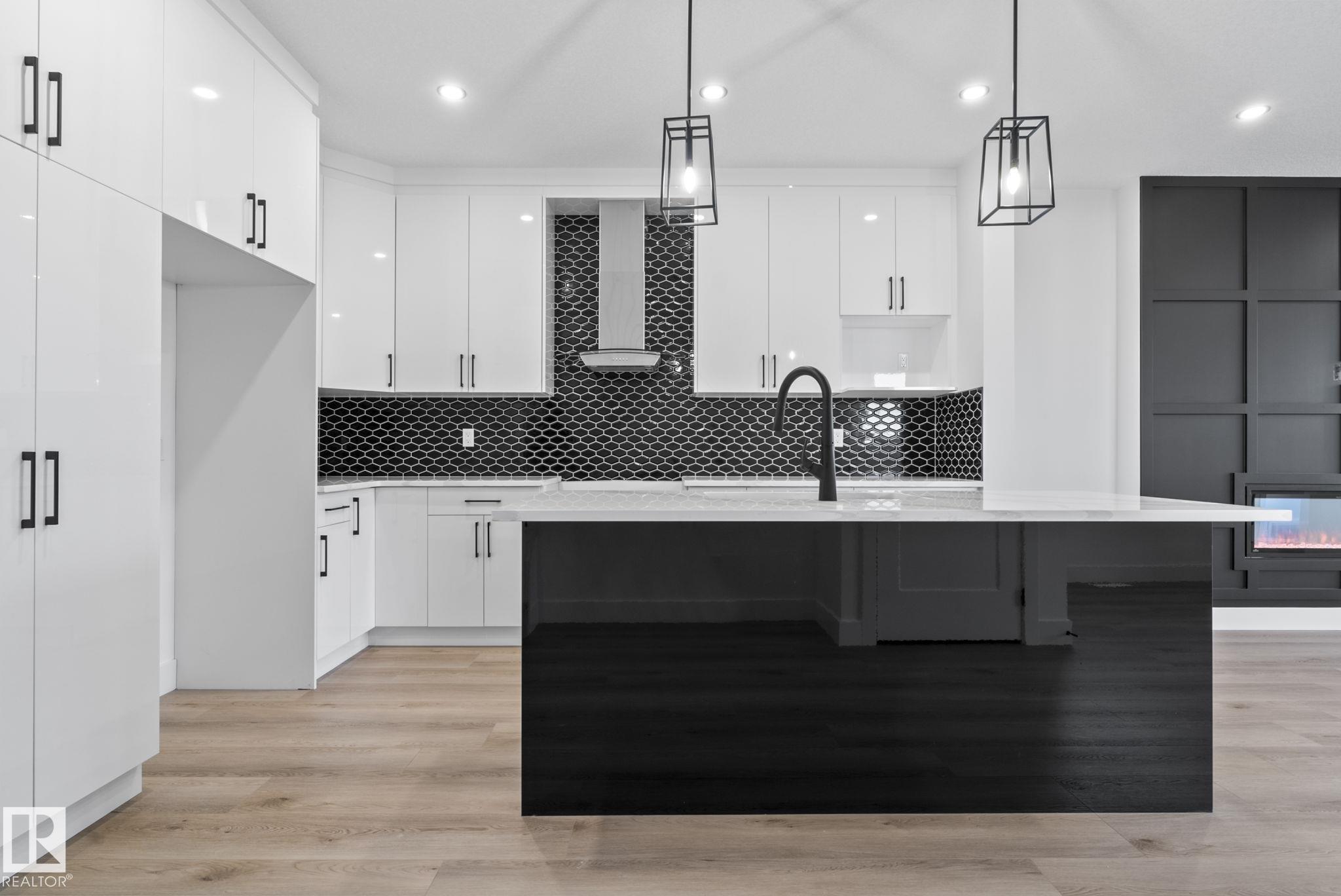 Picture for 326 32 AV NW