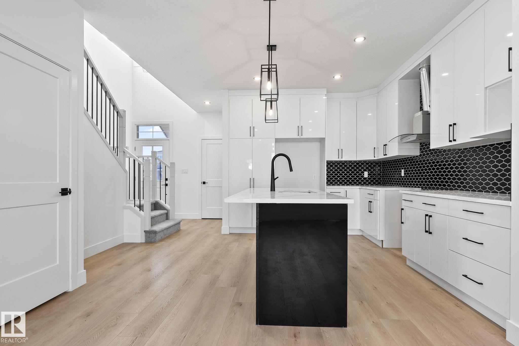 Picture for 326 32 AV NW