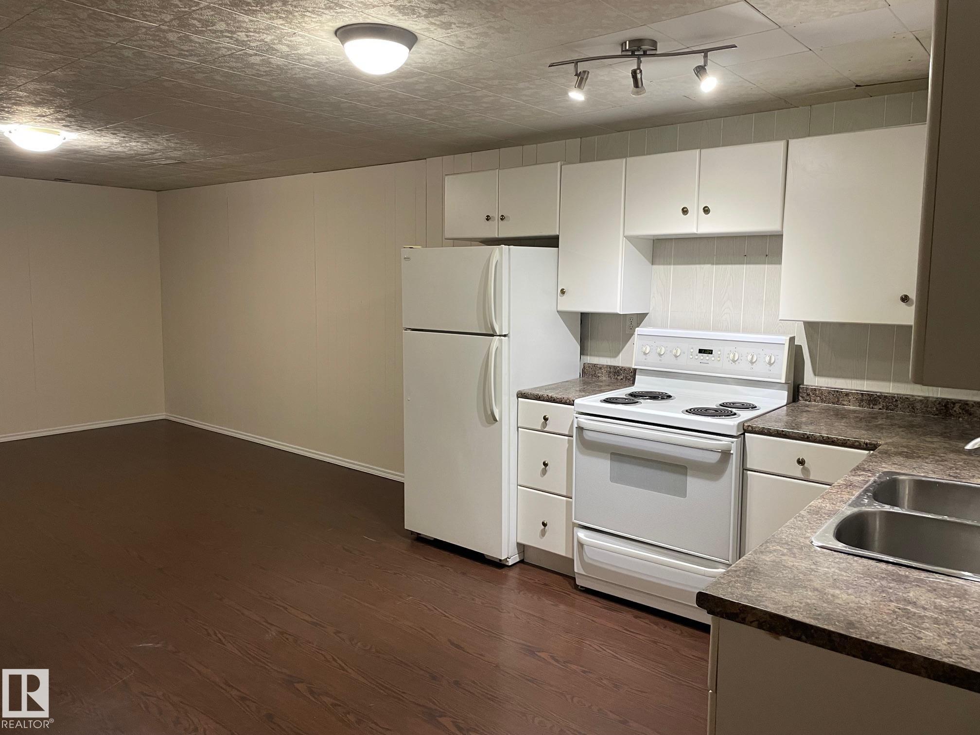 Photo 13 at 8407 52 Street NW, Kenilworth, Edmonton