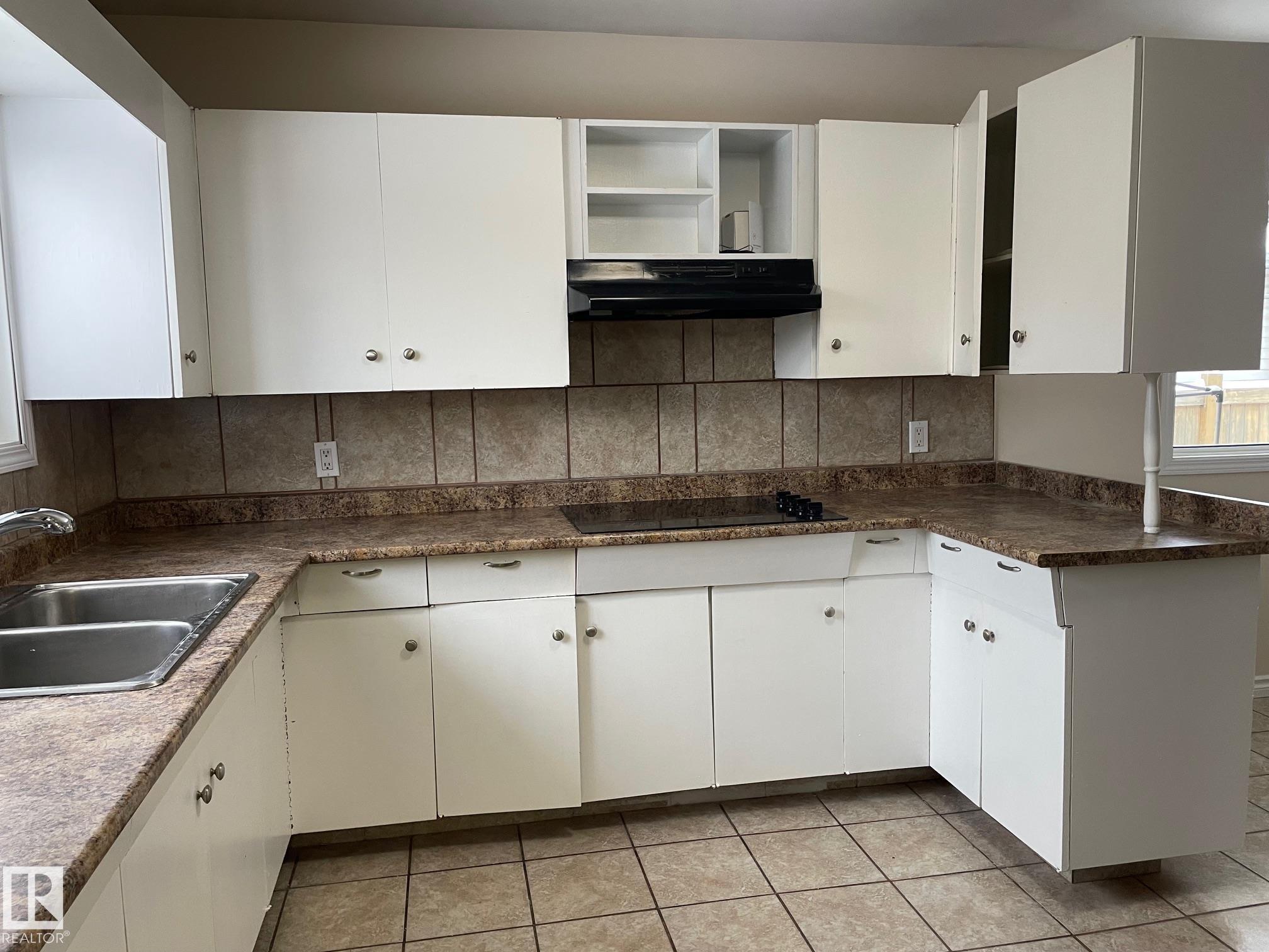 8407 52 Street NW, Kenilworth, Edmonton