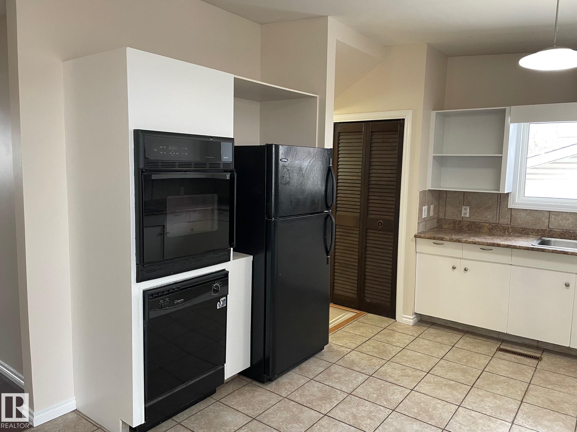 Photo 6 at 8407 52 Street NW, Kenilworth, Edmonton