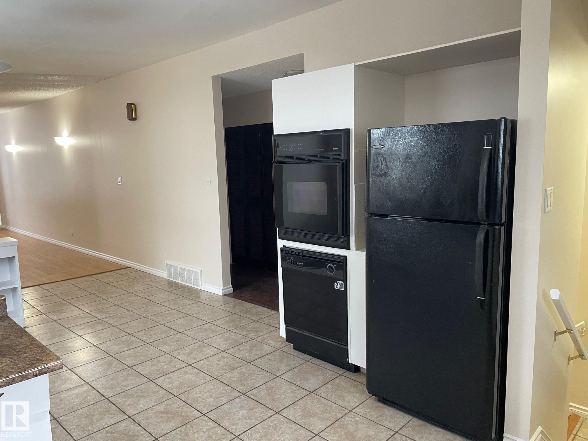 Photo 7 at 8407 52 Street NW, Kenilworth, Edmonton