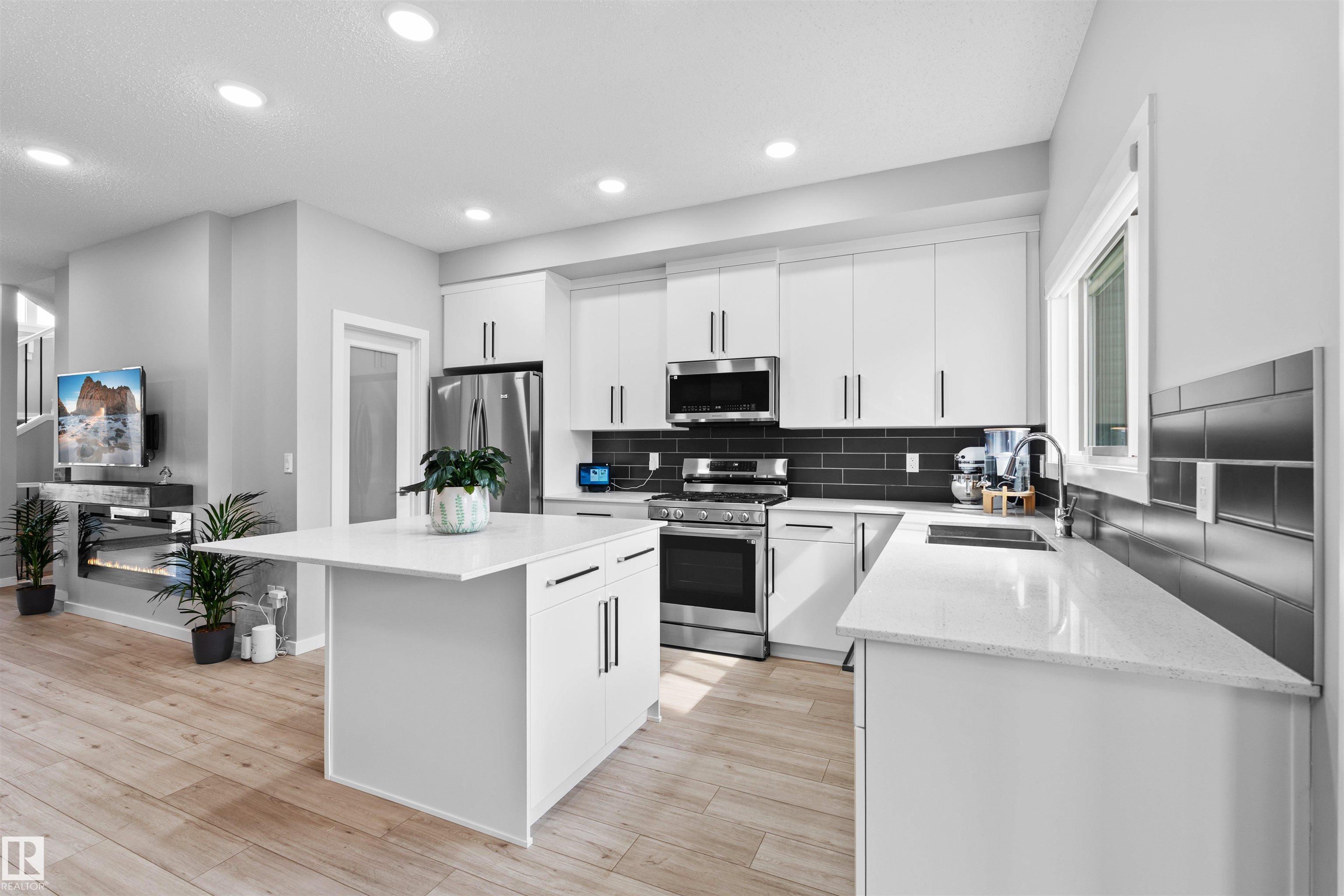 Picture for 331 32 AV NW