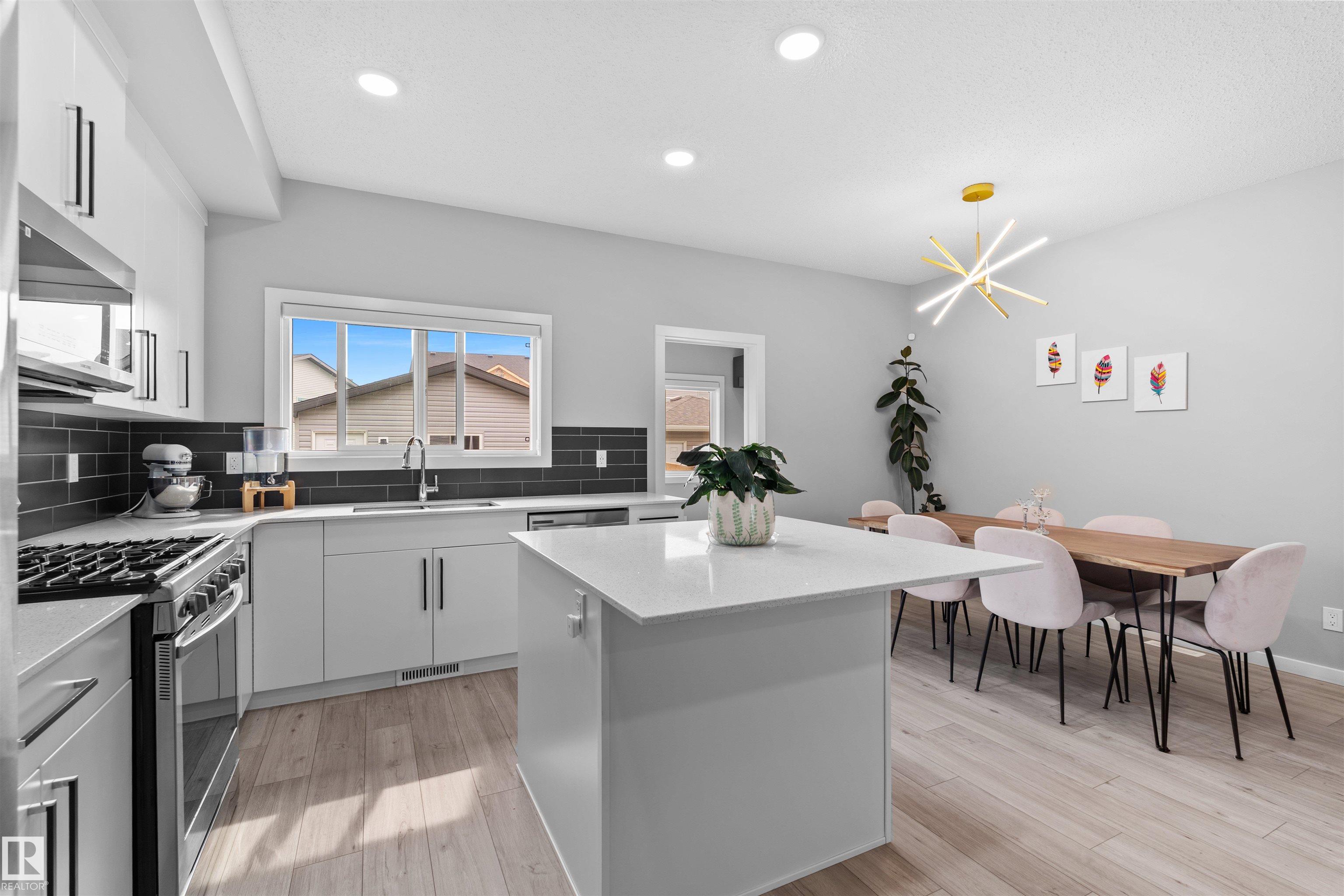 Picture for 331 32 AV NW