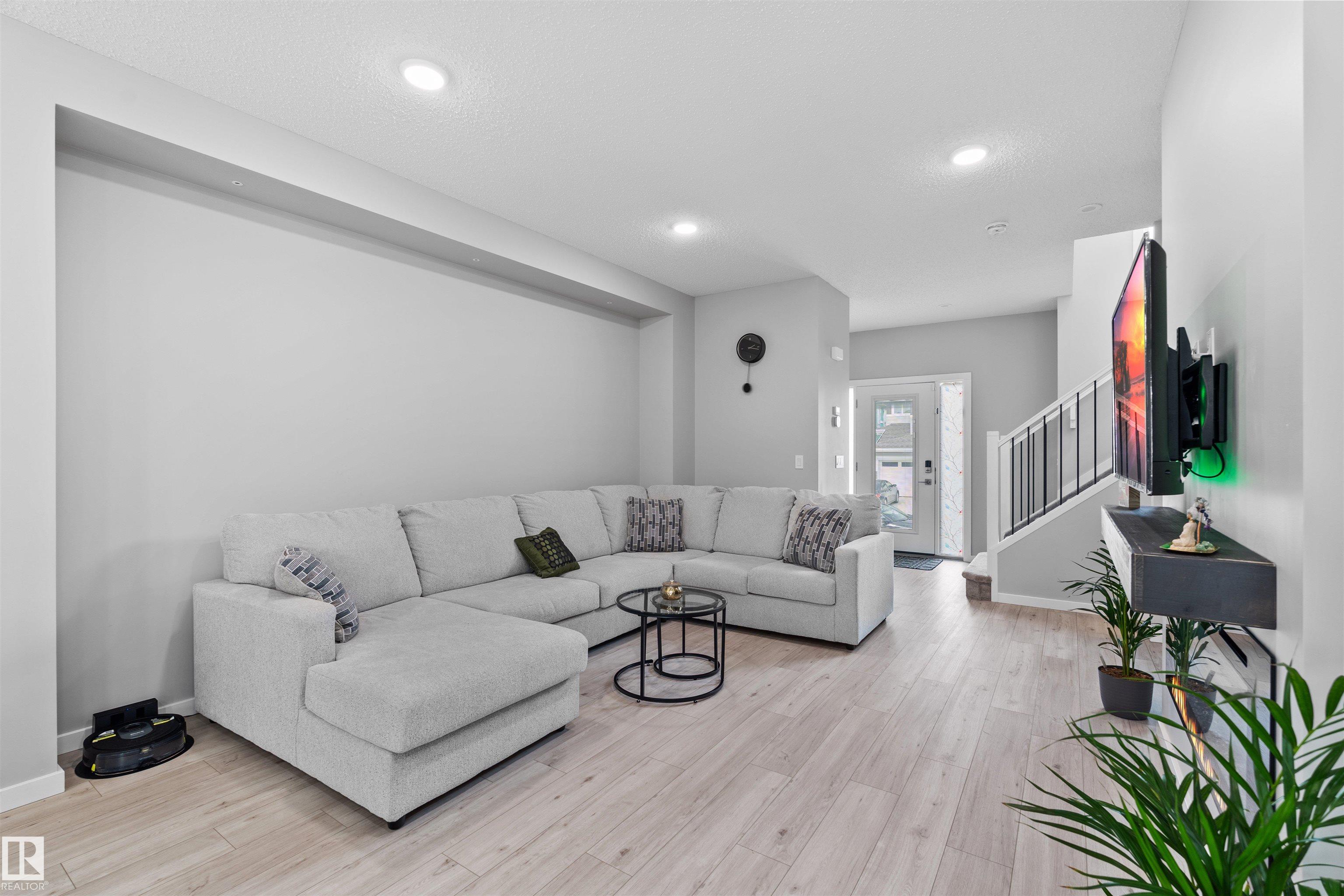 Picture for 331 32 AV NW