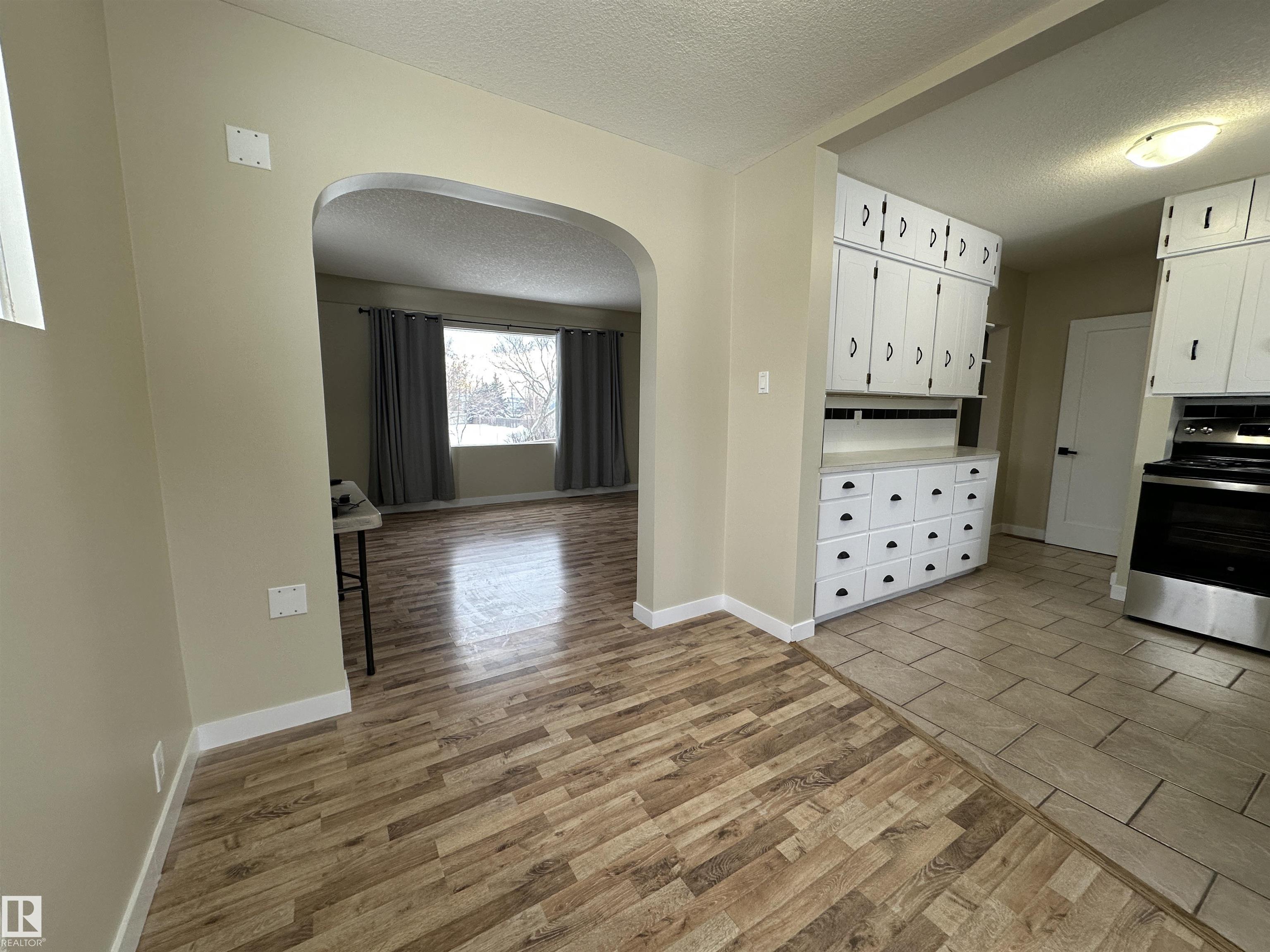 Photo 11 at 5203 51a Avenue, None, Rural Sturgeon County