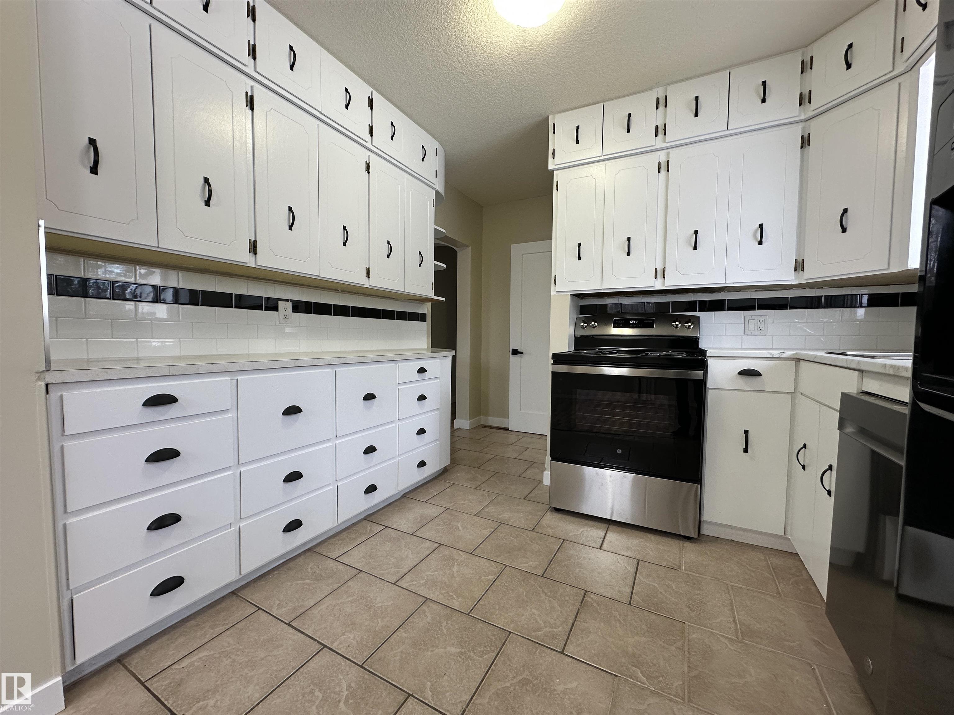 Photo 6 at 5203 51a Avenue, None, Rural Sturgeon County