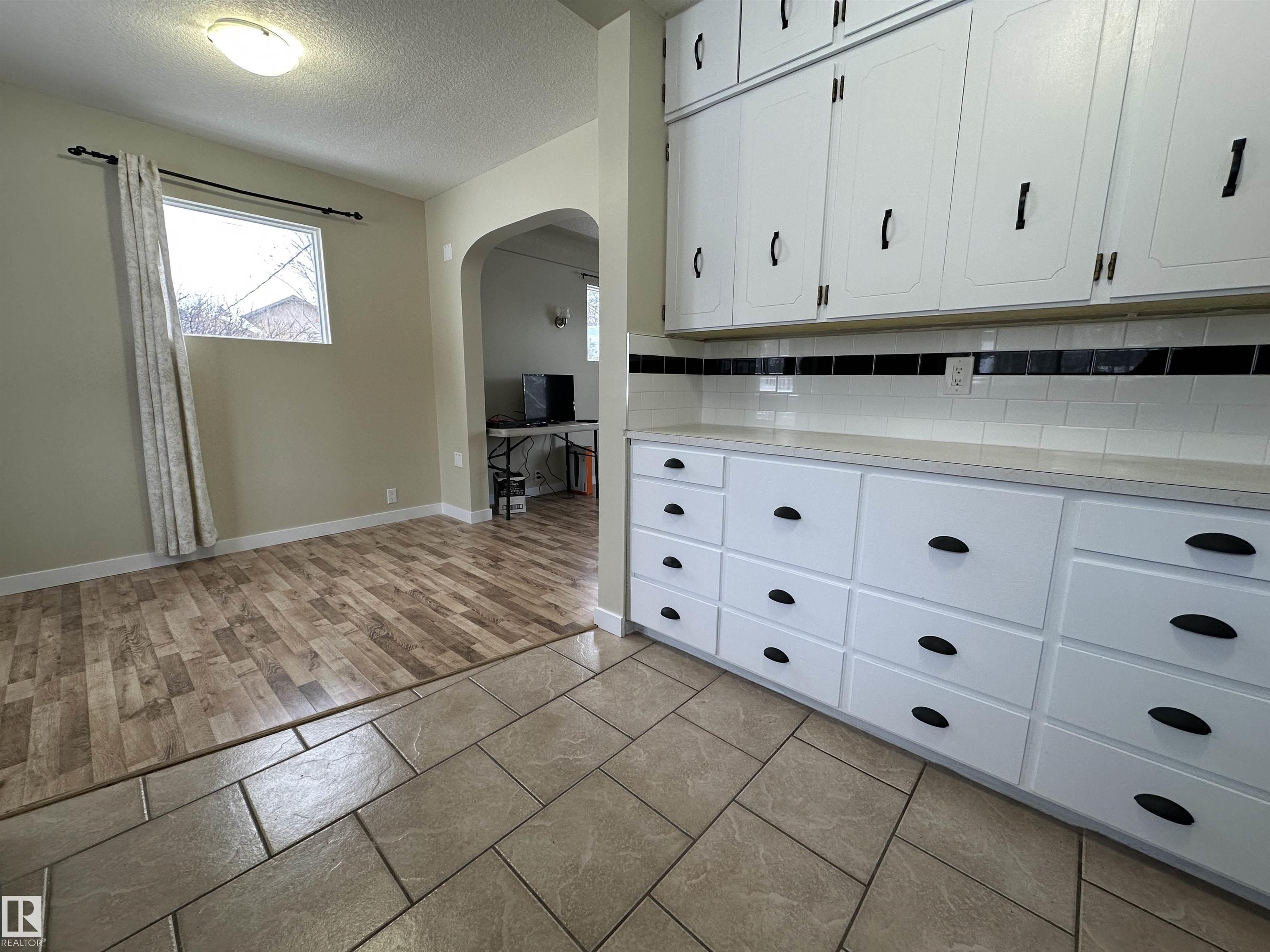 Photo 8 at 5203 51a Avenue, None, Rural Sturgeon County