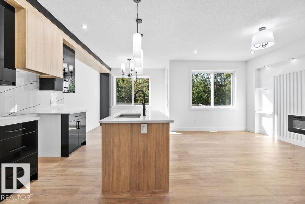 Photo 12 at 207 39 Avenue NW, Maple Crest, Edmonton