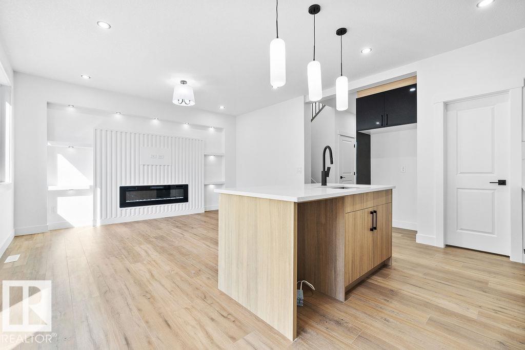 Photo 13 at 207 39 Avenue NW, Maple Crest, Edmonton