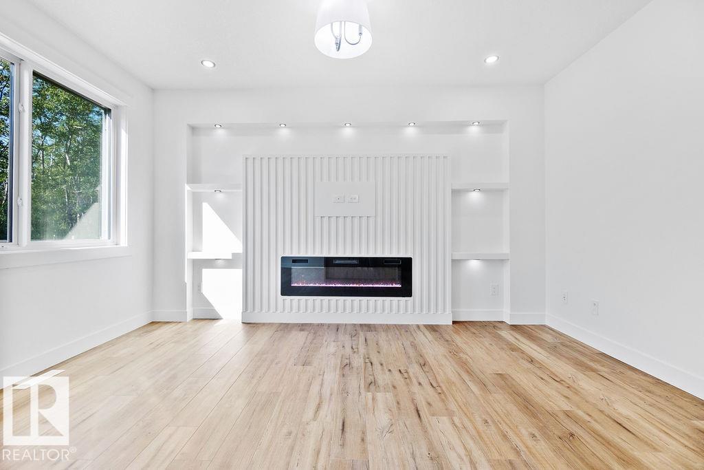 Photo 15 at 207 39 Avenue NW, Maple Crest, Edmonton