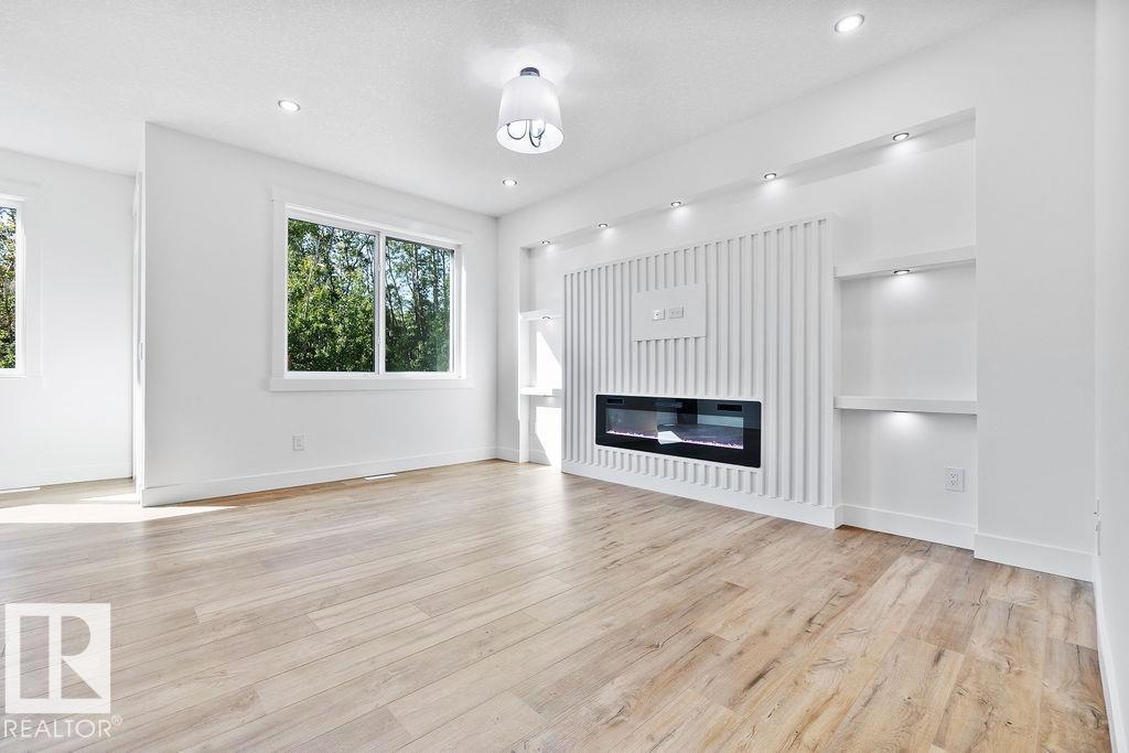 Photo 16 at 207 39 Avenue NW, Maple Crest, Edmonton