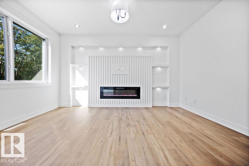 Photo 17 at 207 39 Avenue NW, Maple Crest, Edmonton