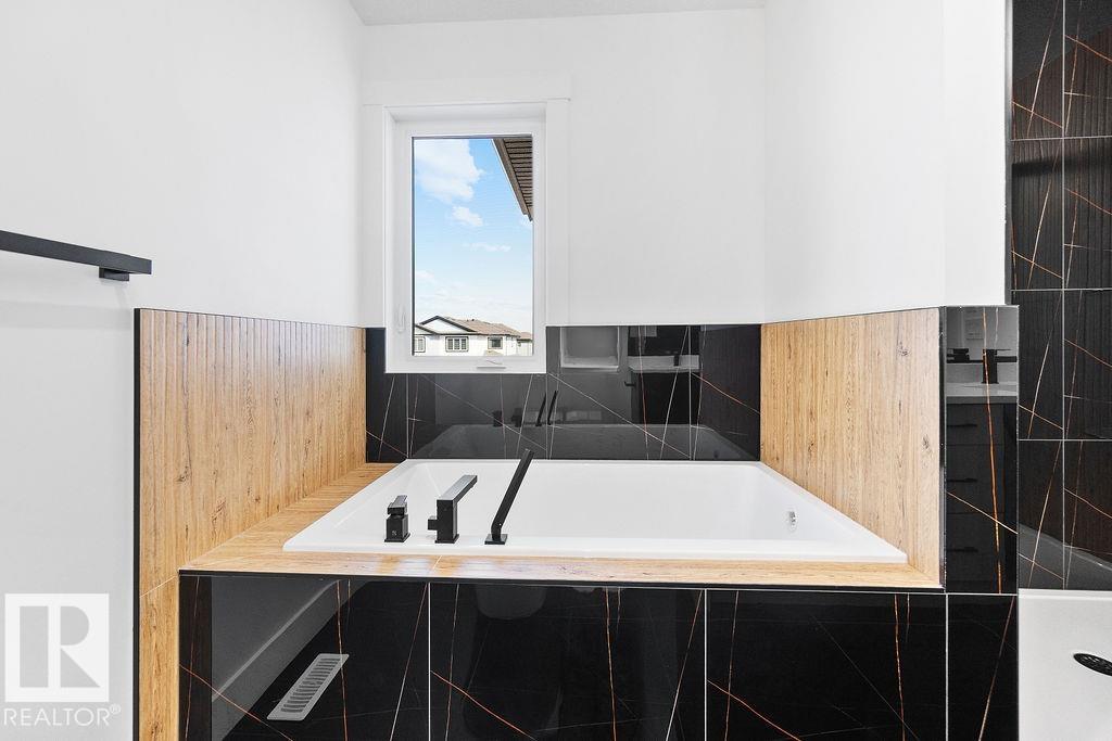 Photo 38 at 207 39 Avenue NW, Maple Crest, Edmonton