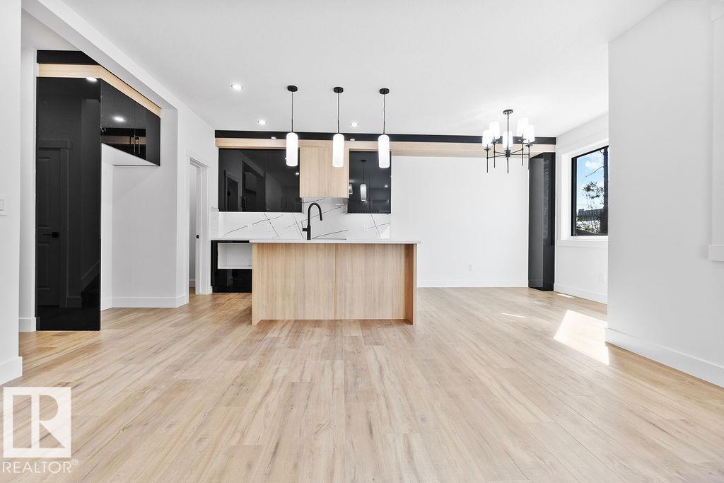 Photo 7 at 207 39 Avenue NW, Maple Crest, Edmonton