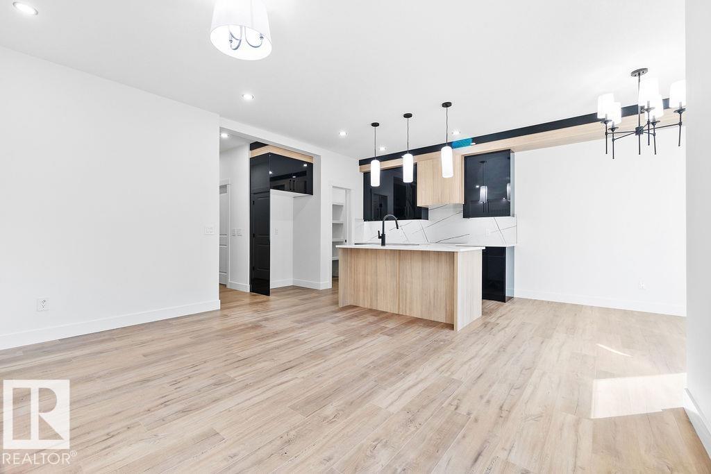 Photo 9 at 207 39 Avenue NW, Maple Crest, Edmonton