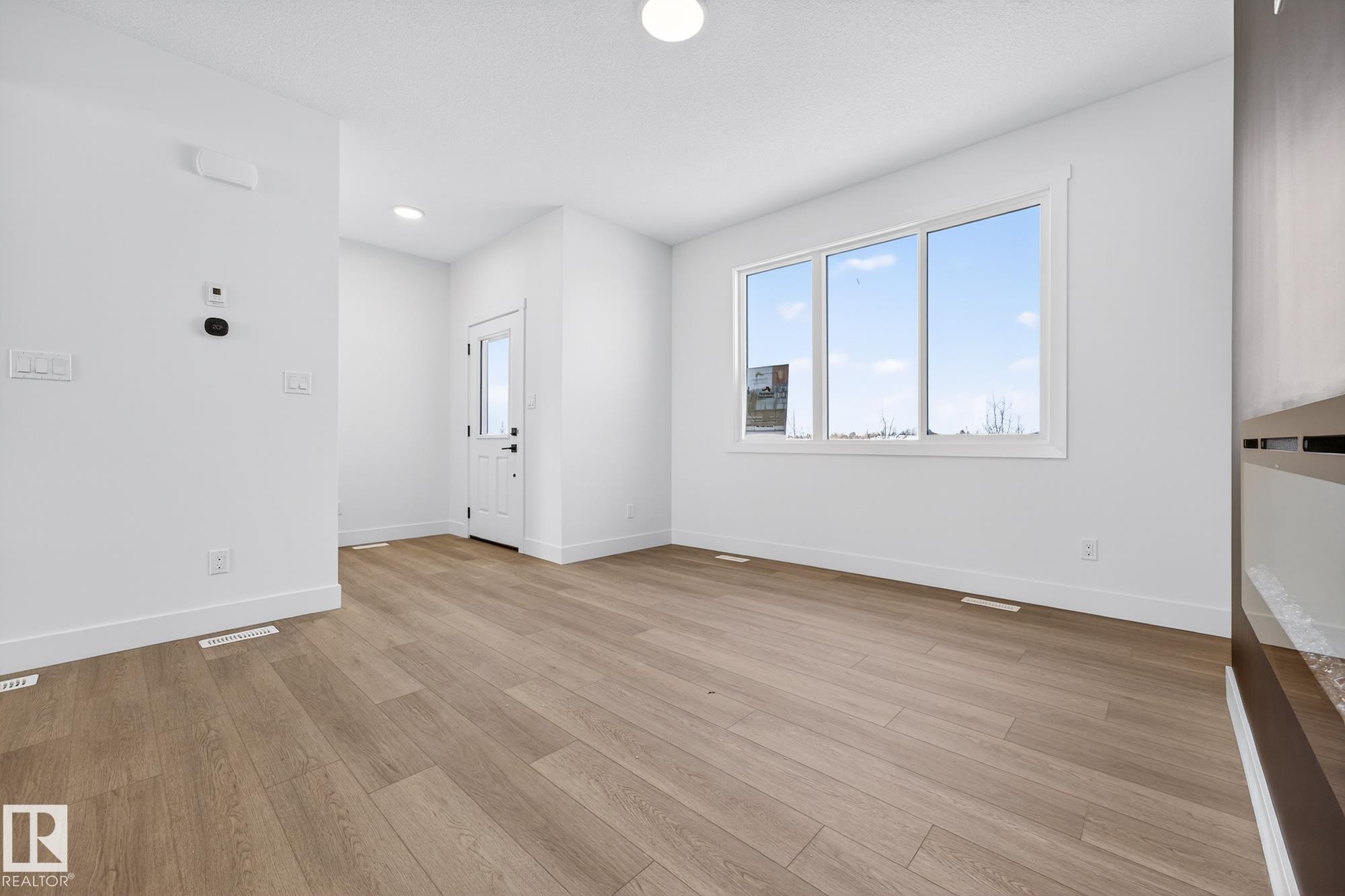 Photo 7 at 10241 92a Avenue, Morinville