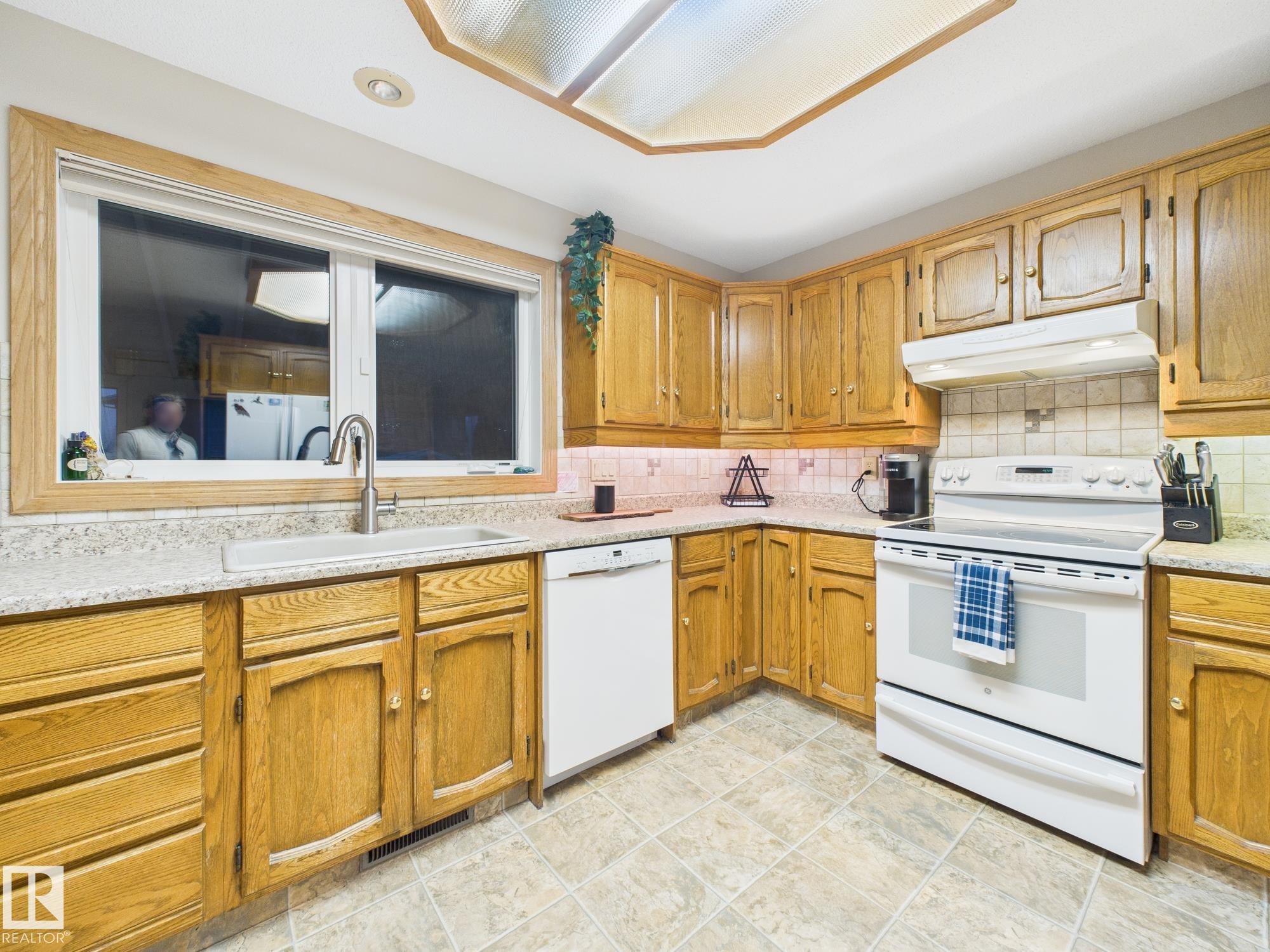 Photo 15 at 92 Dufferin Street, Deer Ridge, St. Albert