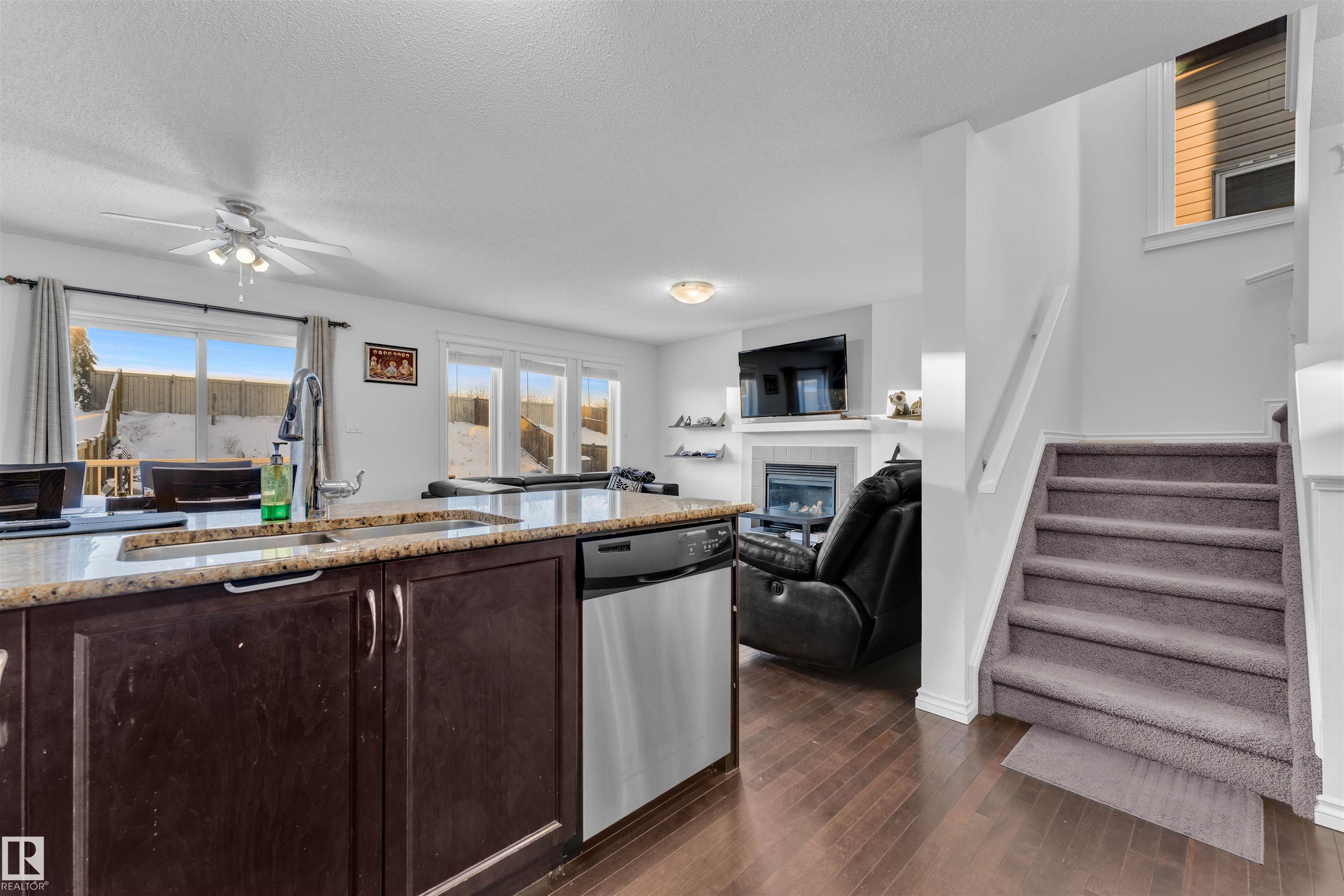 Photo 12 at 3722 9 Street NW, Maple Crest, Edmonton