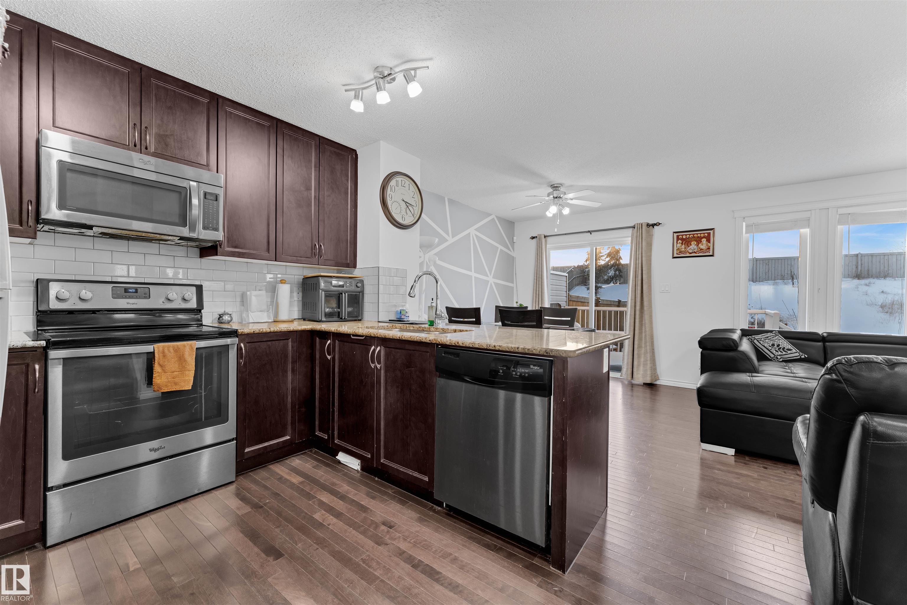 Photo 10 at 3722 9 Street NW, Maple Crest, Edmonton