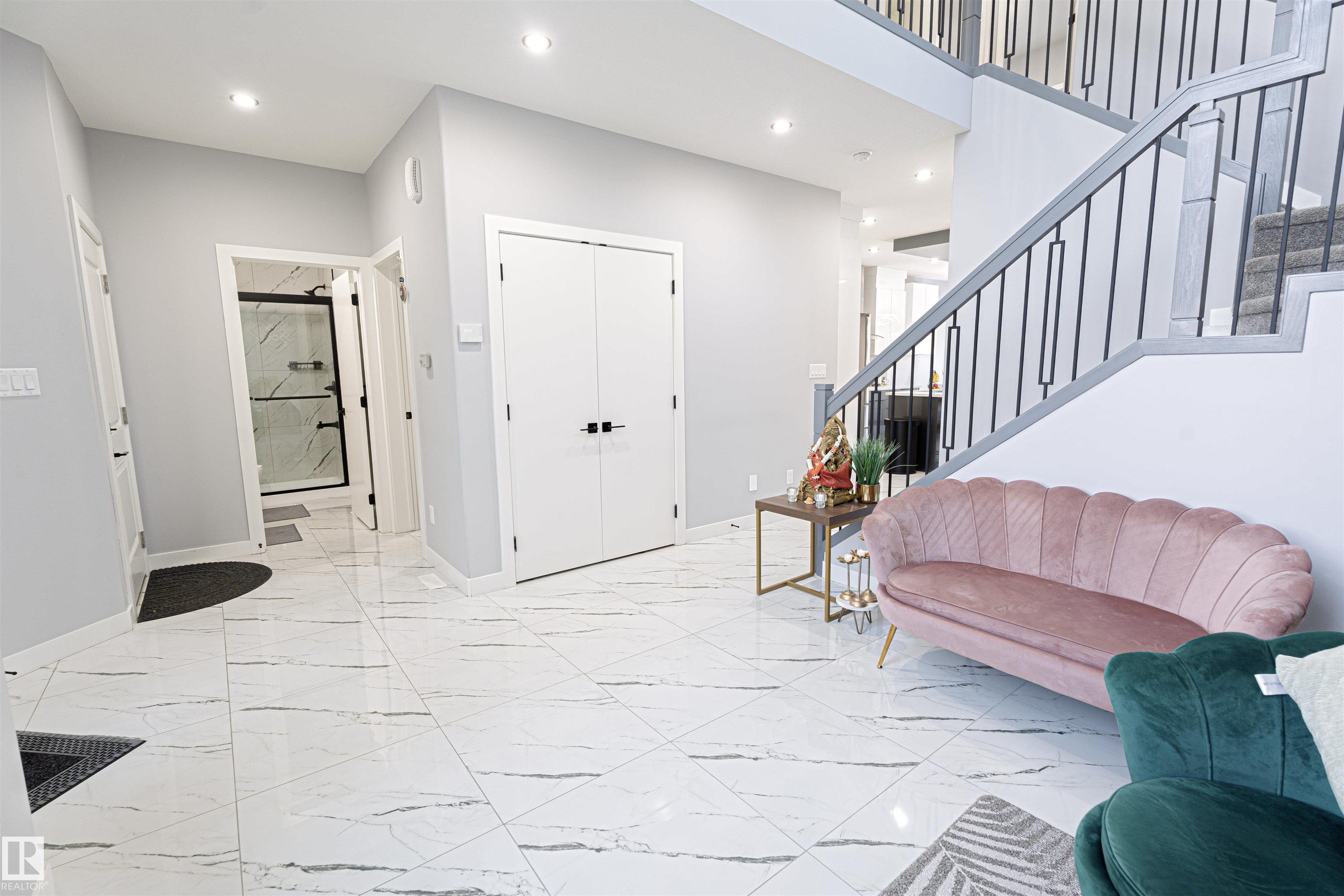 Picture for 1524 17 AV NW