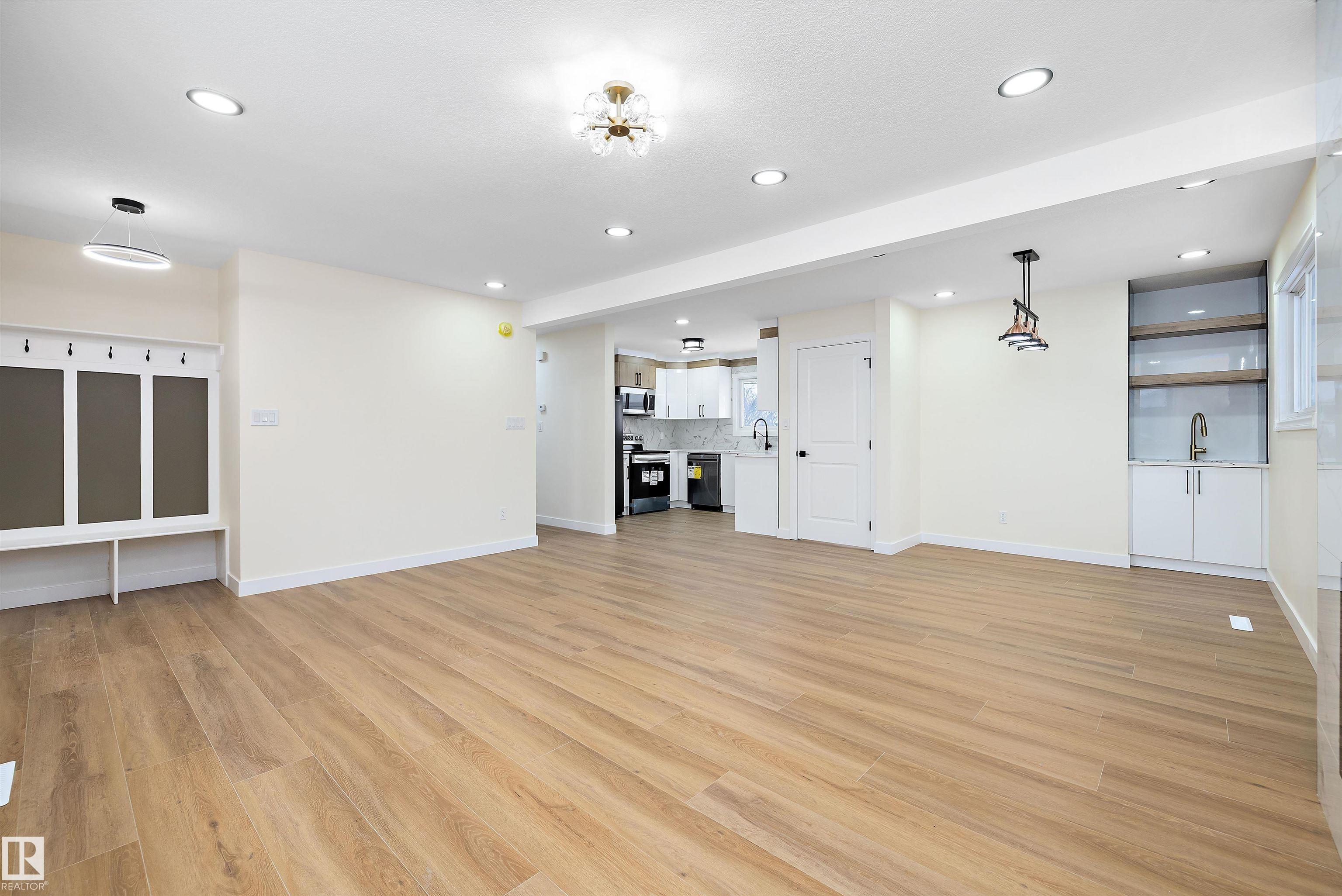 Photo 7 at 13519 109 Street NW, Rosslyn, Edmonton