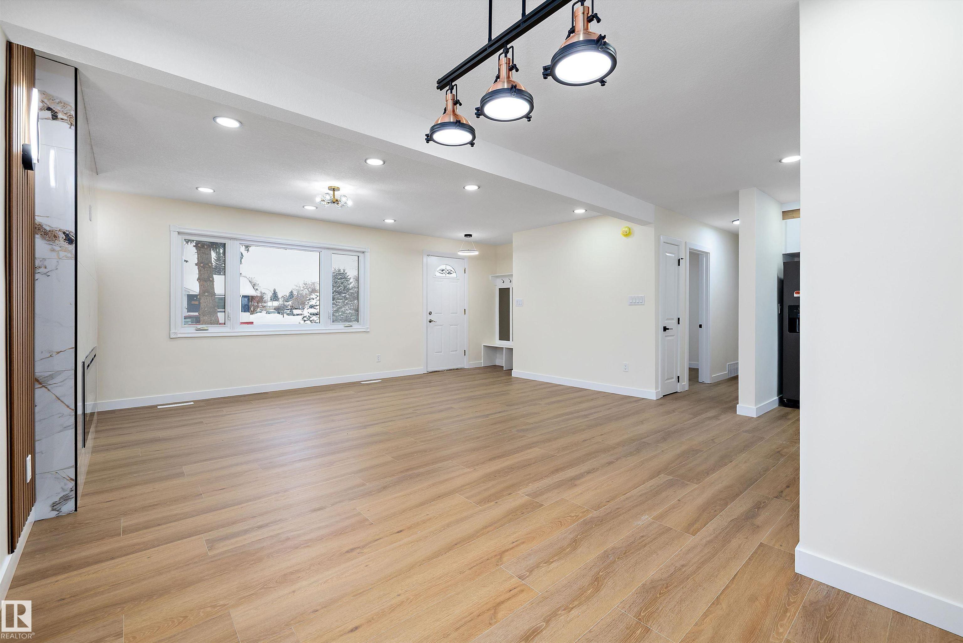 Photo 10 at 13519 109 Street NW, Rosslyn, Edmonton