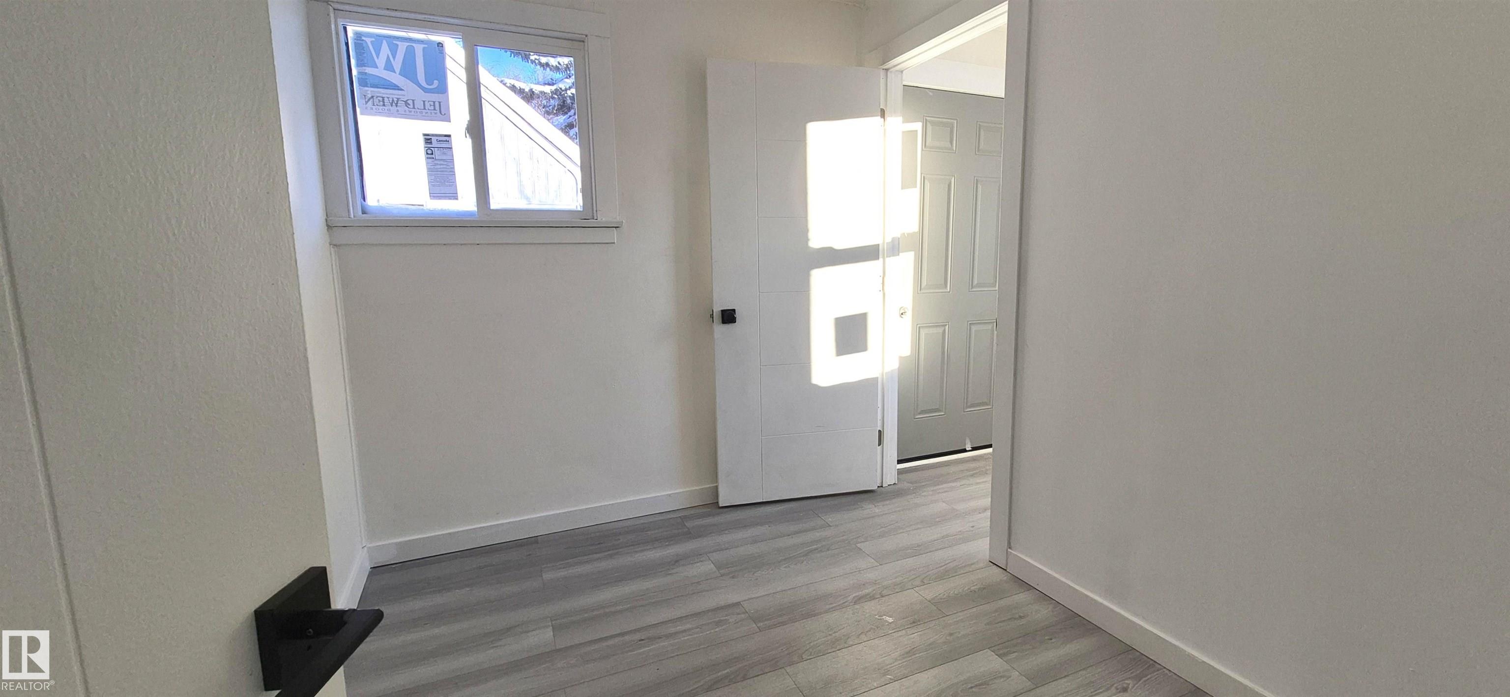 Photo 13 at 5907 121 Avenue NW, Montrose, Edmonton